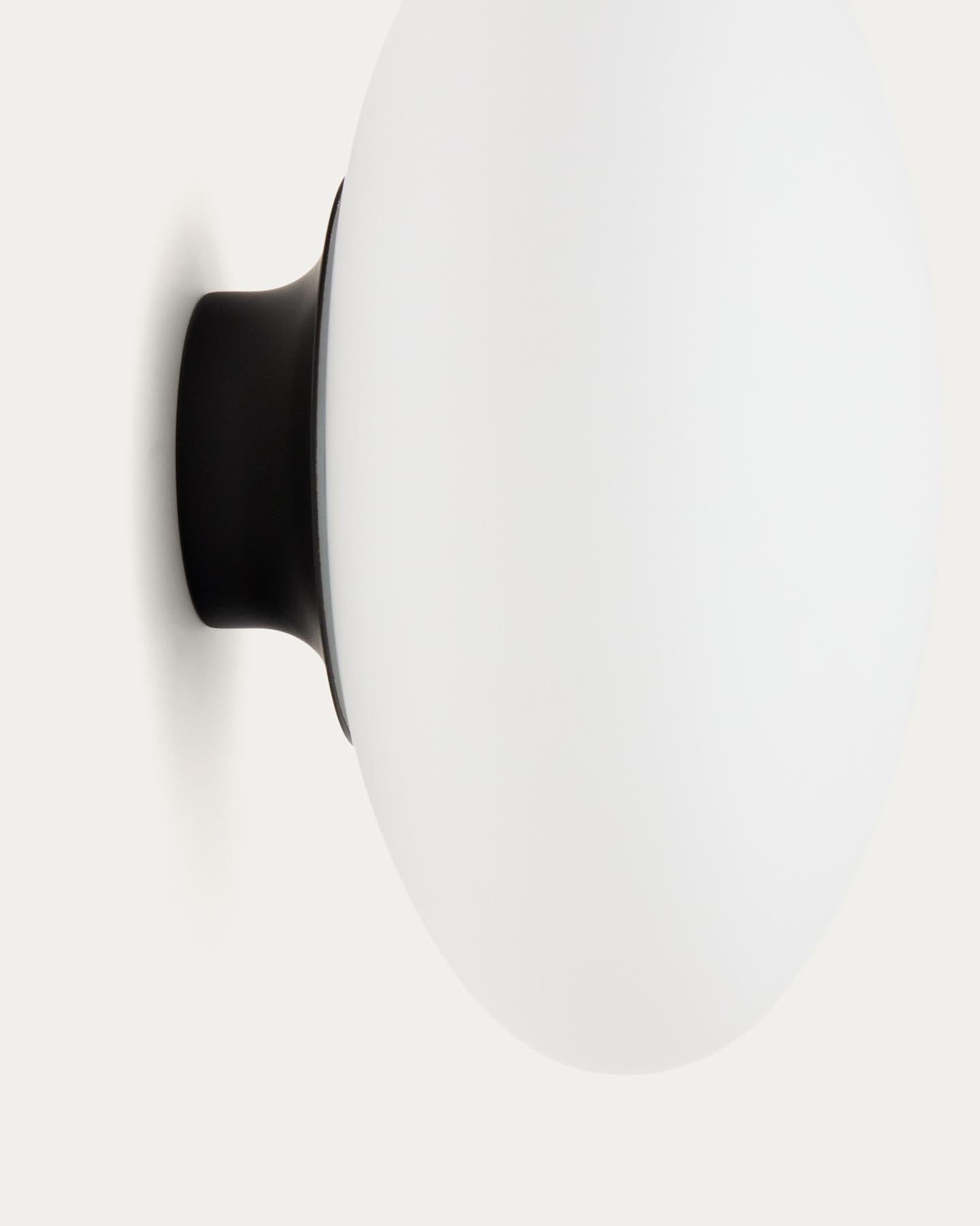 Moderne Wandleuchte Bamila mit rauchigem Glas und schwarzem Metall, Ø 25 cm, perfektes Lichtspiel für ein stilvolles Ambiente.