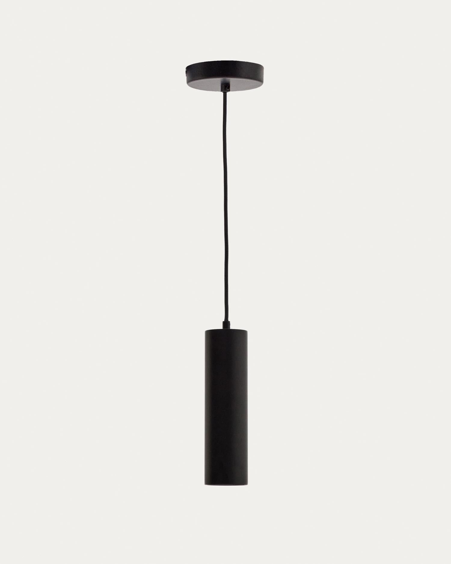 Deckenleuchte Andia aus Aluminium mit schwarzem Finish in Schwarz präsentiert im Onlineshop von KAQTU Design AG. Pendelleuchte ist von Kave Home