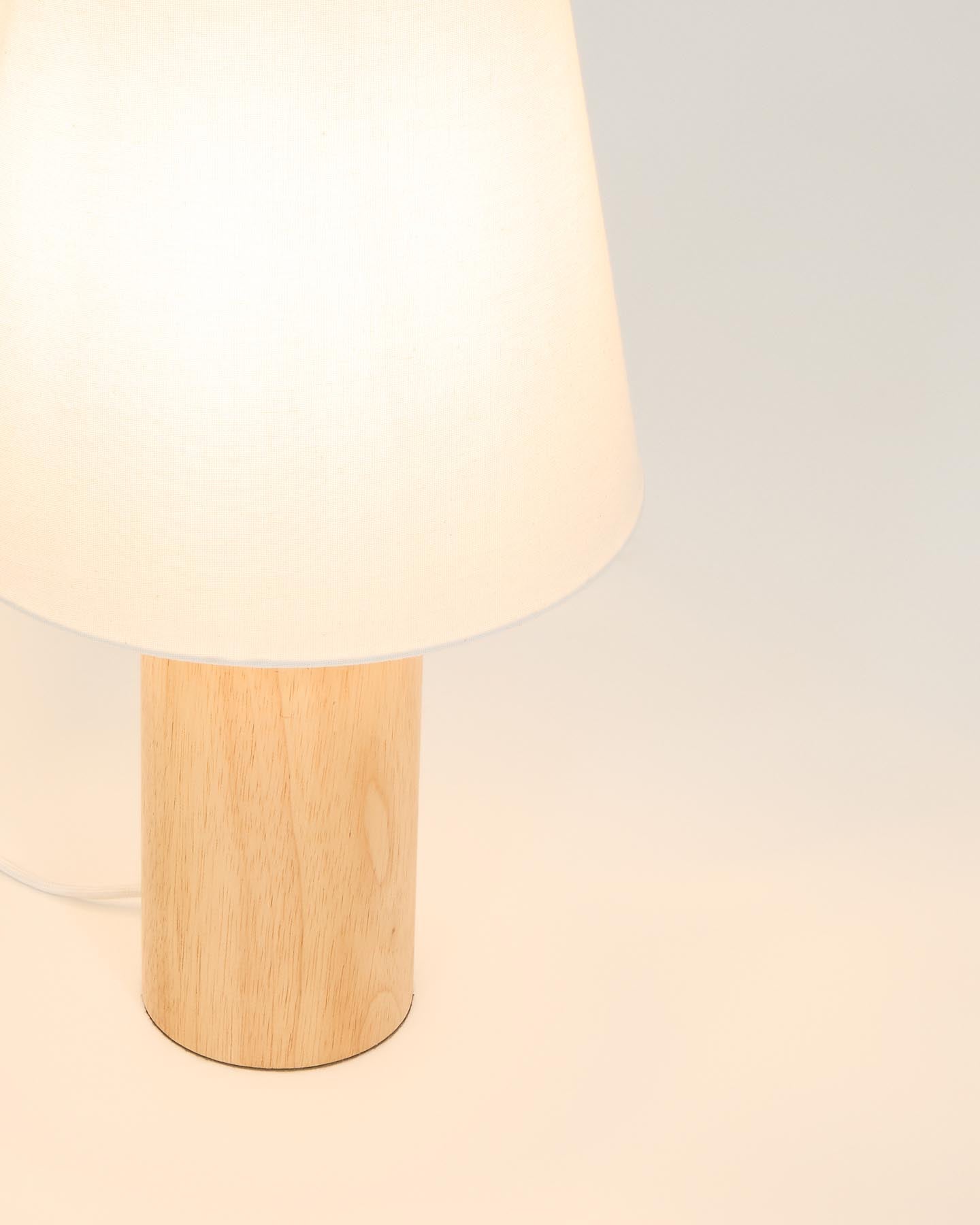 Stilvolle Tischlampe Marga aus massivem Gummibaumholz, naturbelassen, perfekt für gemütliche Akzente in Wohn- und Arbeitsbereichen.