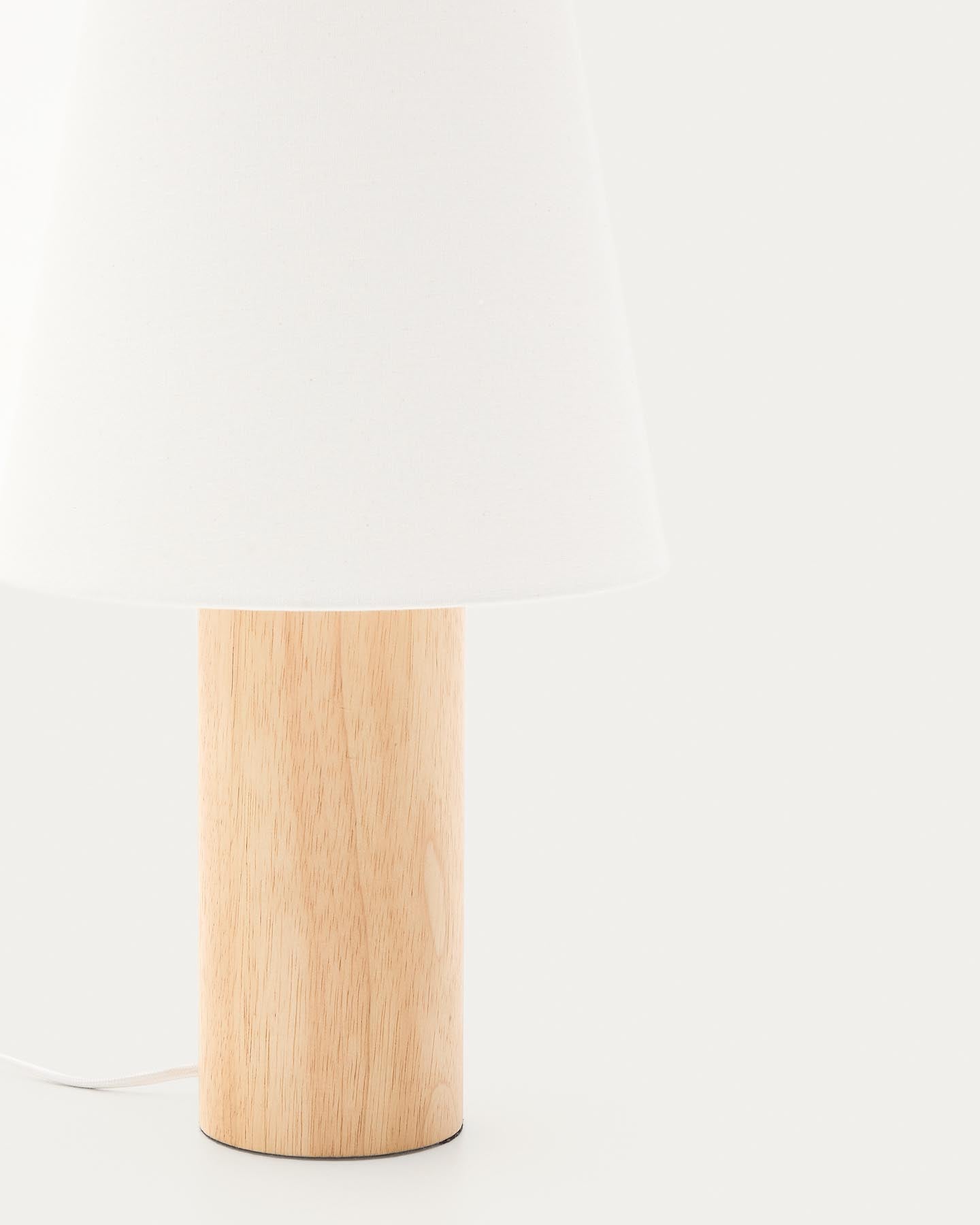 Elegante Tischlampe Marga aus robustem Gummibaumholz mit natürlichem Finish, ideal für eine warme und einladende Atmosphäre.