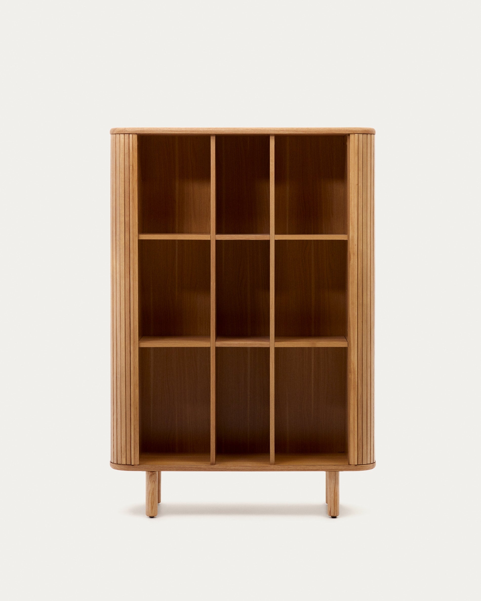 Elegantes Highboard aus Eschenfurnier mit natürlichem Finish, 2 Türen, 110x160 cm, ideal für stilvolle und moderne Wohnräume.