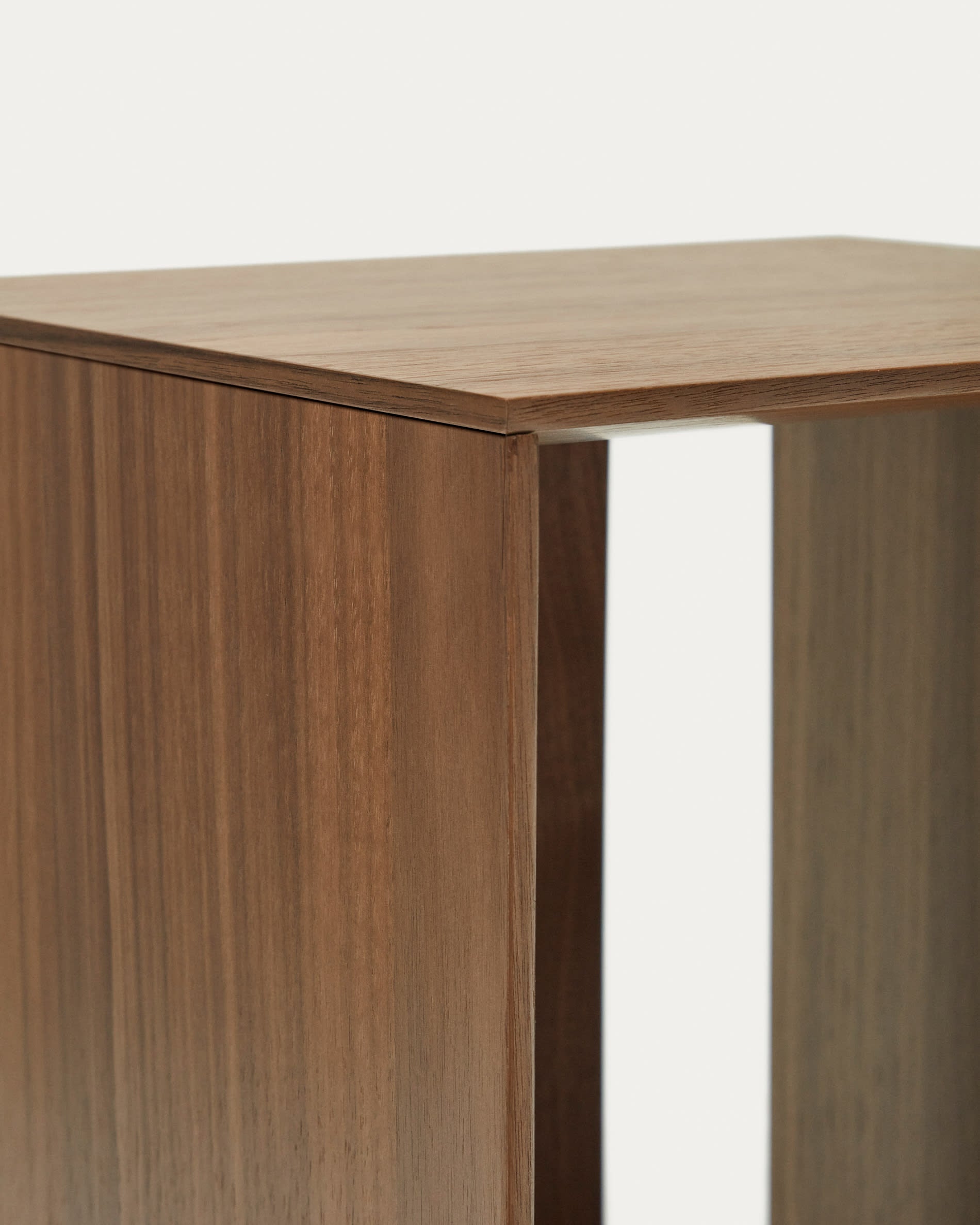 Modulares Regalset aus hochwertigem Nussholzfurnier, 101 x 152 cm, ideal für kreative Raumgestaltungen und stilvolle Akzente in jedem Zuhause.