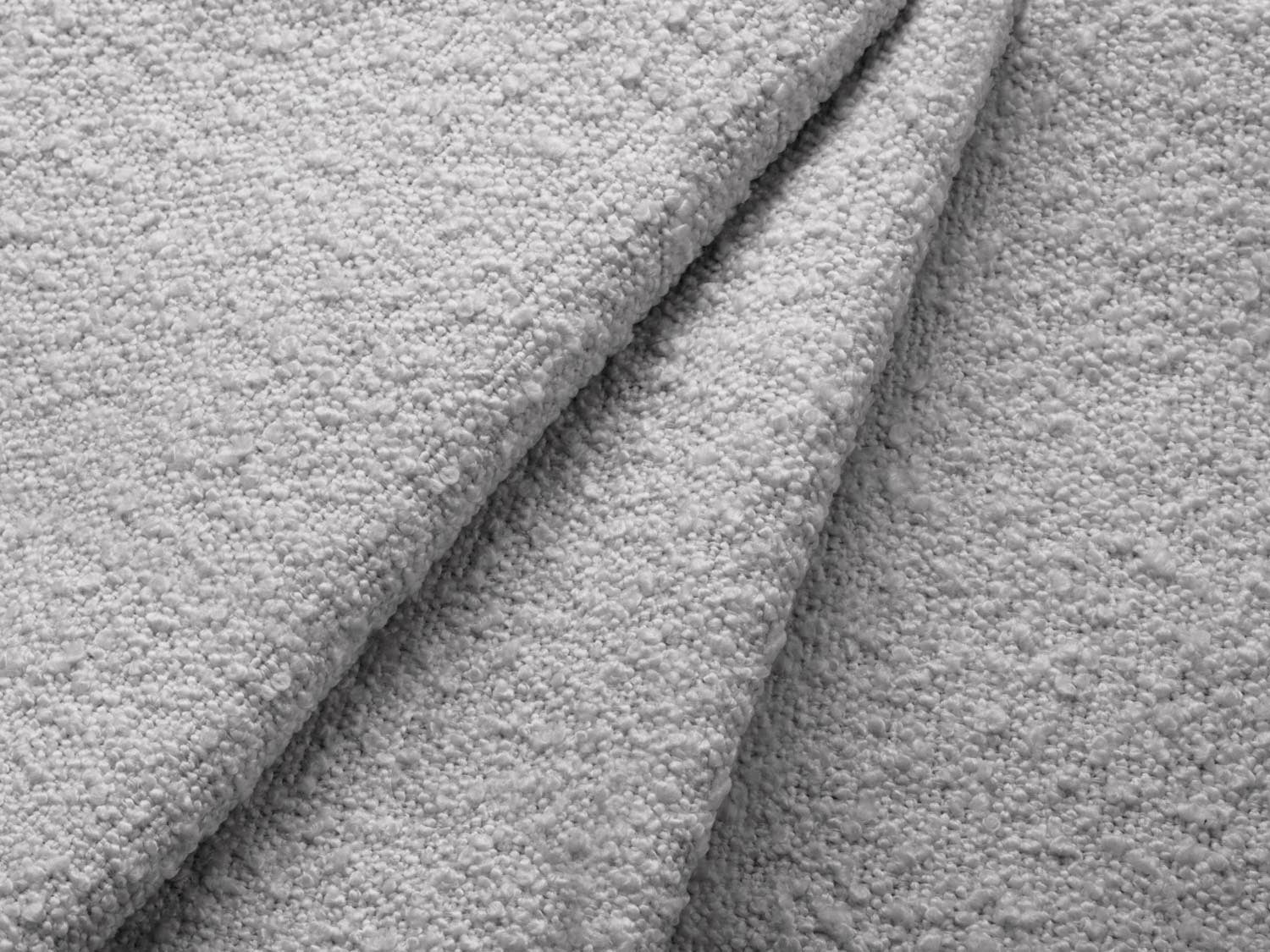 Elegantes 3-Sitzer Sofa aus Boucle-Stoff in dezentem Grau, ideal für gemütliche Abende und geschmackvolle Wohnräume.