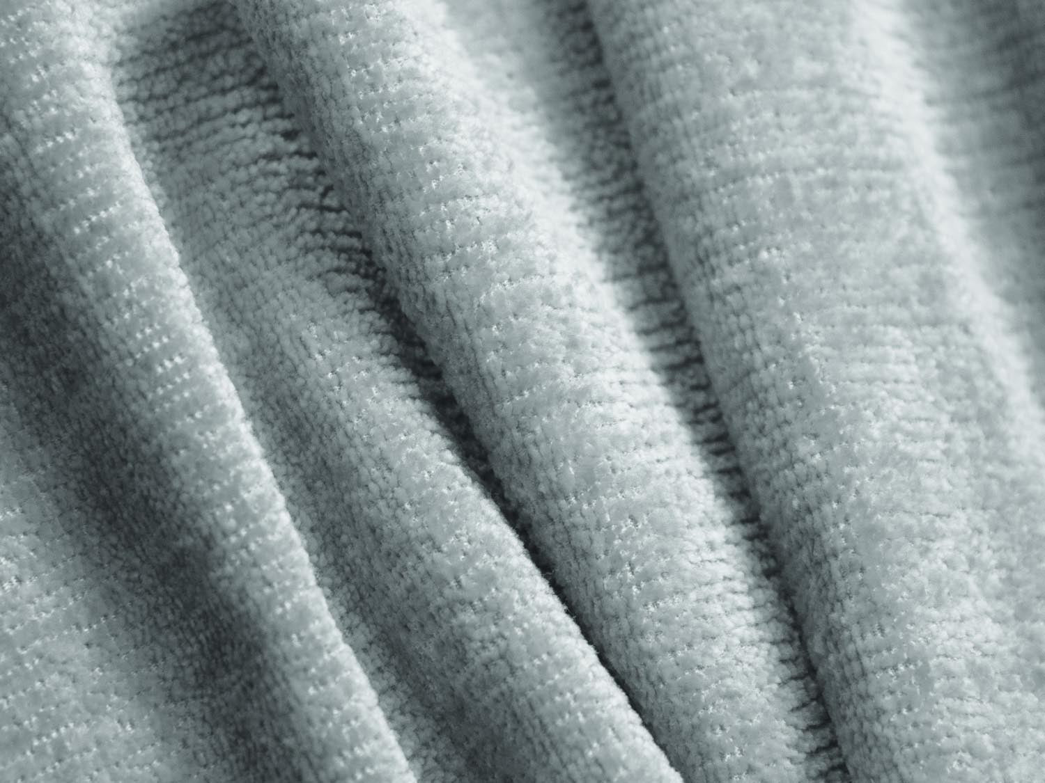 Modernes 3-Sitzer Sofa "Jenny" in zartem Hellblau, perfekt für gemütliche Stunden und stilvolle Einrichtungsideen.