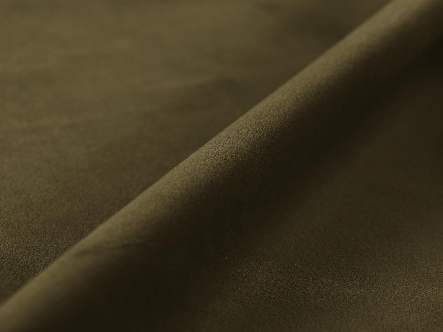 Elegantes 3-Sitzer Sofa "Nuria" aus weichem Velour in luxuriösem Moosgrün, ideal für moderne Wohnräume und gemütliche Abende.