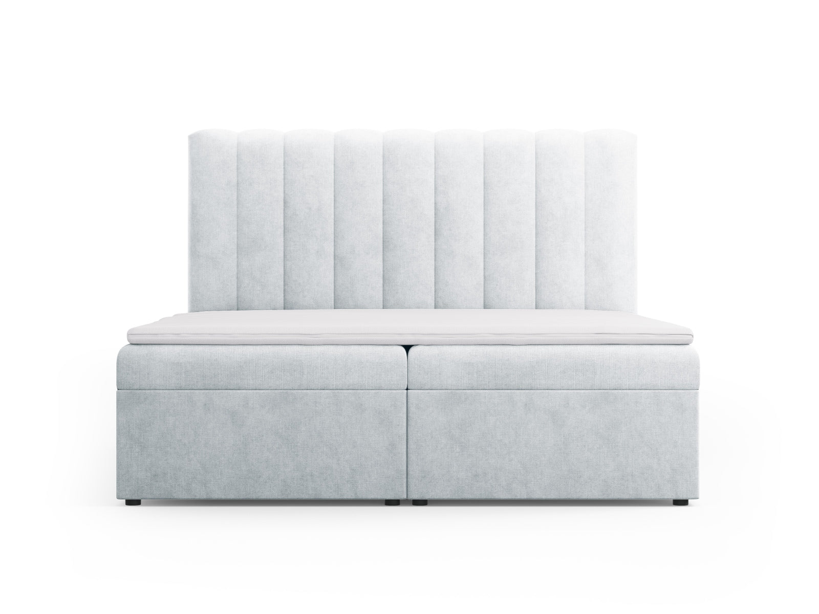 Elegantes Kelp Boxspringbett Set in zartem Hellgrau, bestehend aus Kopfteil, Boxspring, Matratze und Topper für höchsten Schlafkomfort.