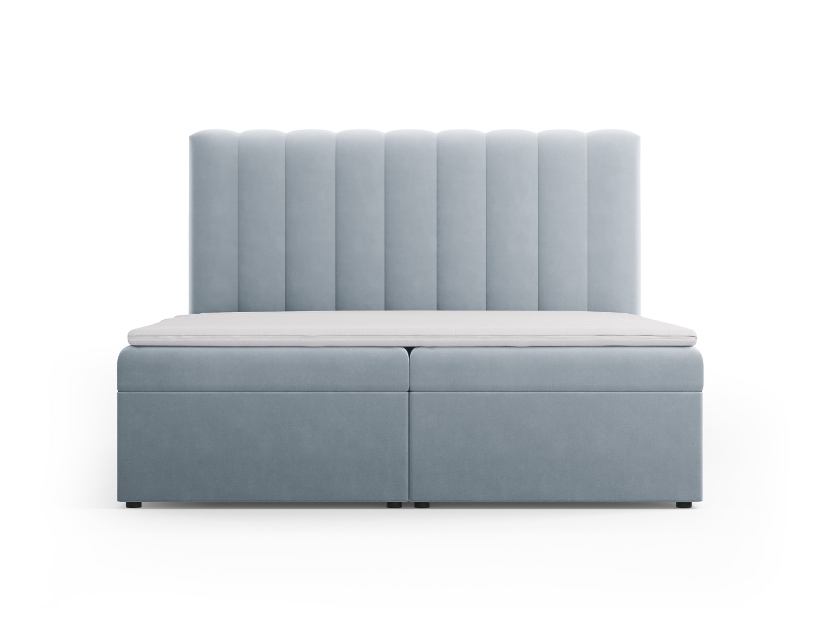 Stilvolles Kelp Boxspringbett Set in zartem Hellblau, inklusive Kopfteil, Boxspring, Matratze und Topper für ein modernes Schlafambiente.