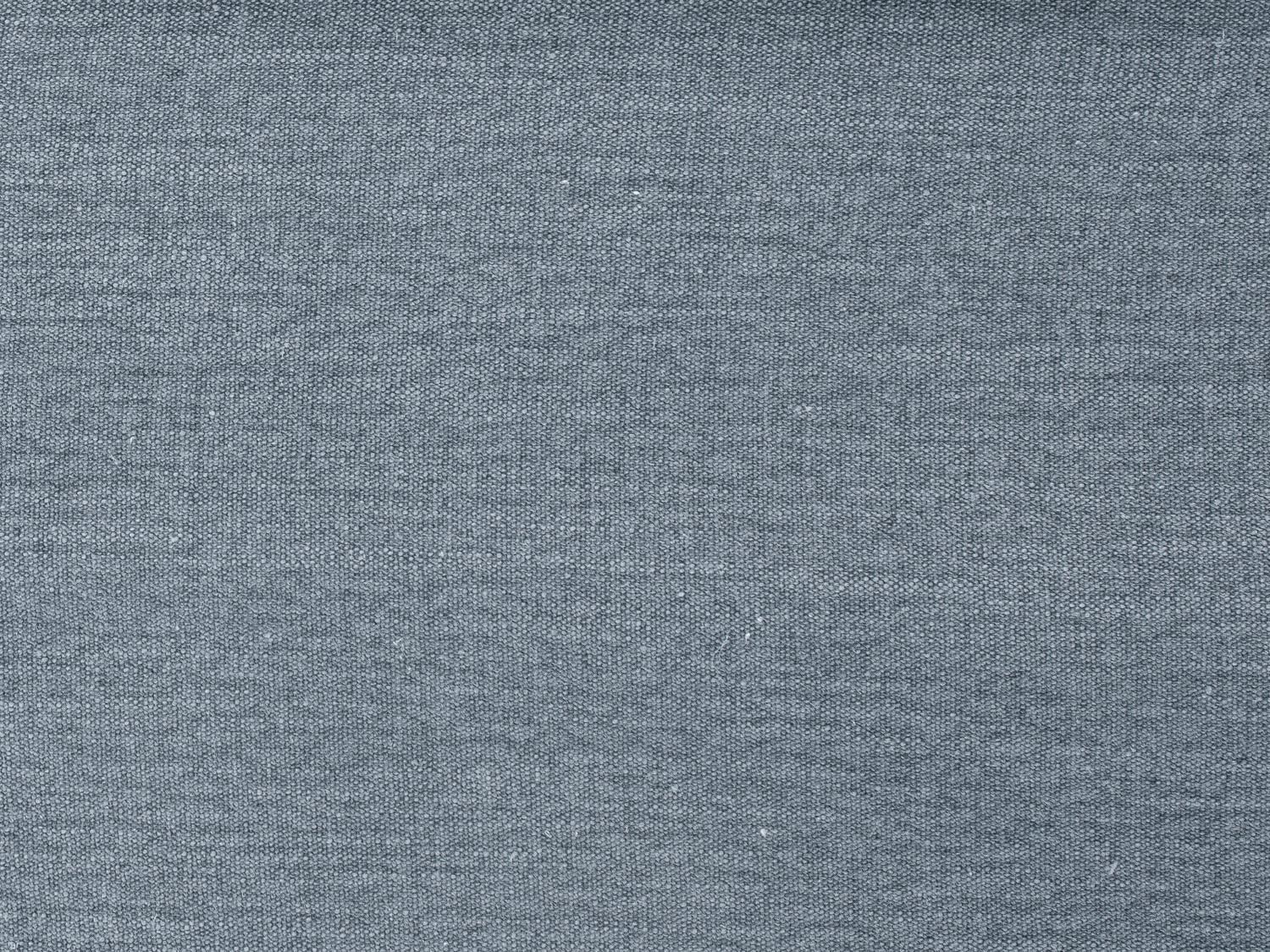 Modulares Armlehnencover in zartem Blau, perfekt für kreative Sofa-Designs und geschmackvolle Wohnraumgestaltung.