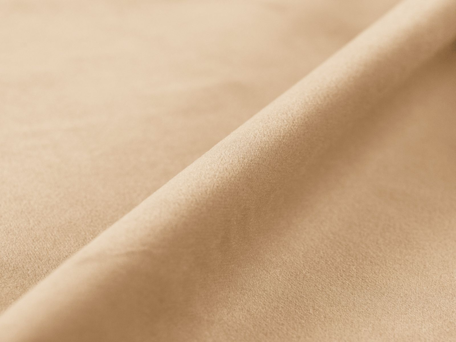 Stilvolles Kopfteil Mistero in zartem Nude-Paris, perfekt für moderne Schlafzimmer. Hochwertige Materialien und elegantes Design von Micadoni.