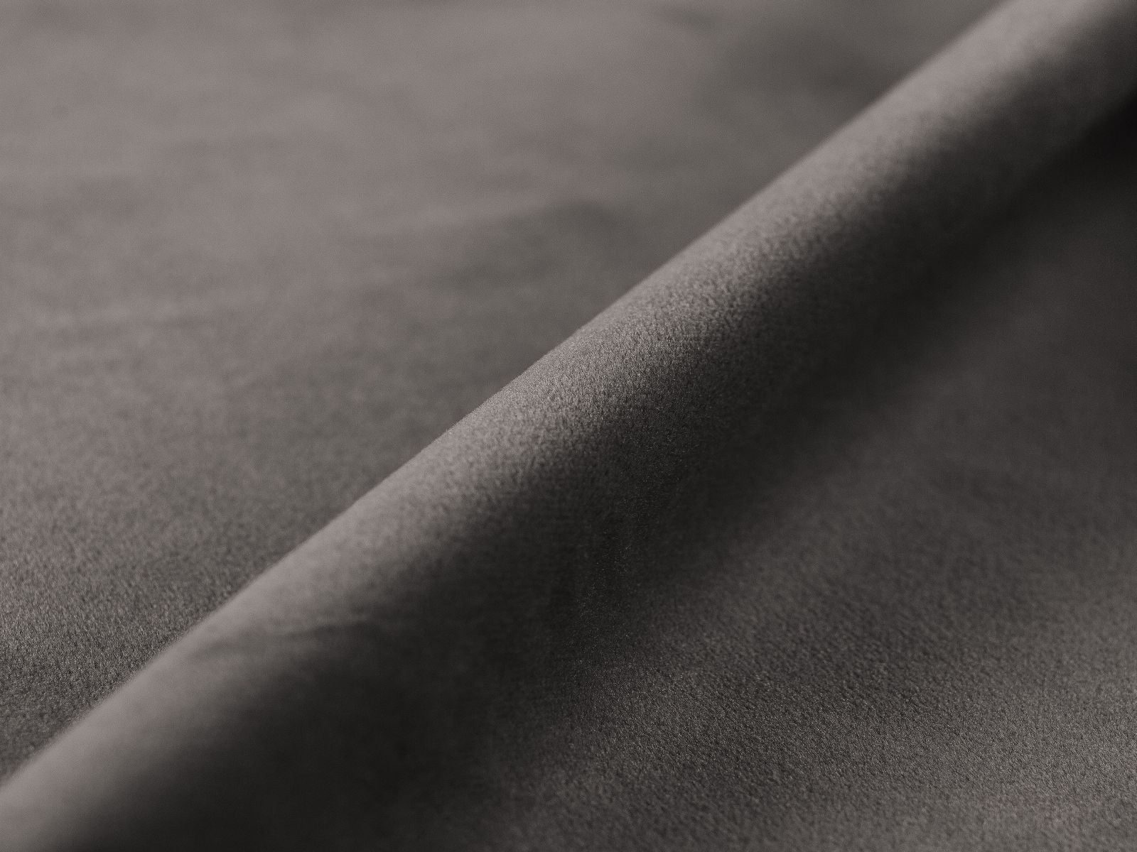Modernes 3-Sitzer Ecksofa Victor in stilvollem Grau, ideal für Wohnräume, bietet Schlaffunktion und praktischen Stauraum.