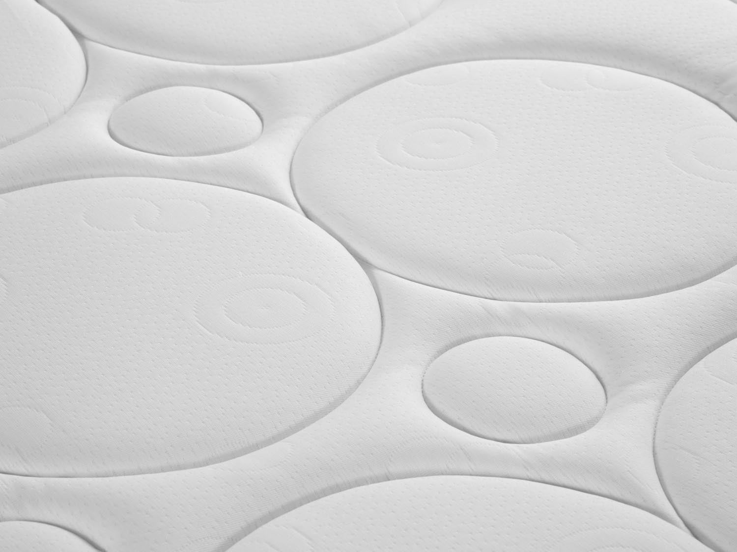 Muara Pocket Spring Matratze in stilvollem Design, kombiniert Komfort und Unterstützung für eine optimale Nachtruhe, erhältlich bei Micadoni.