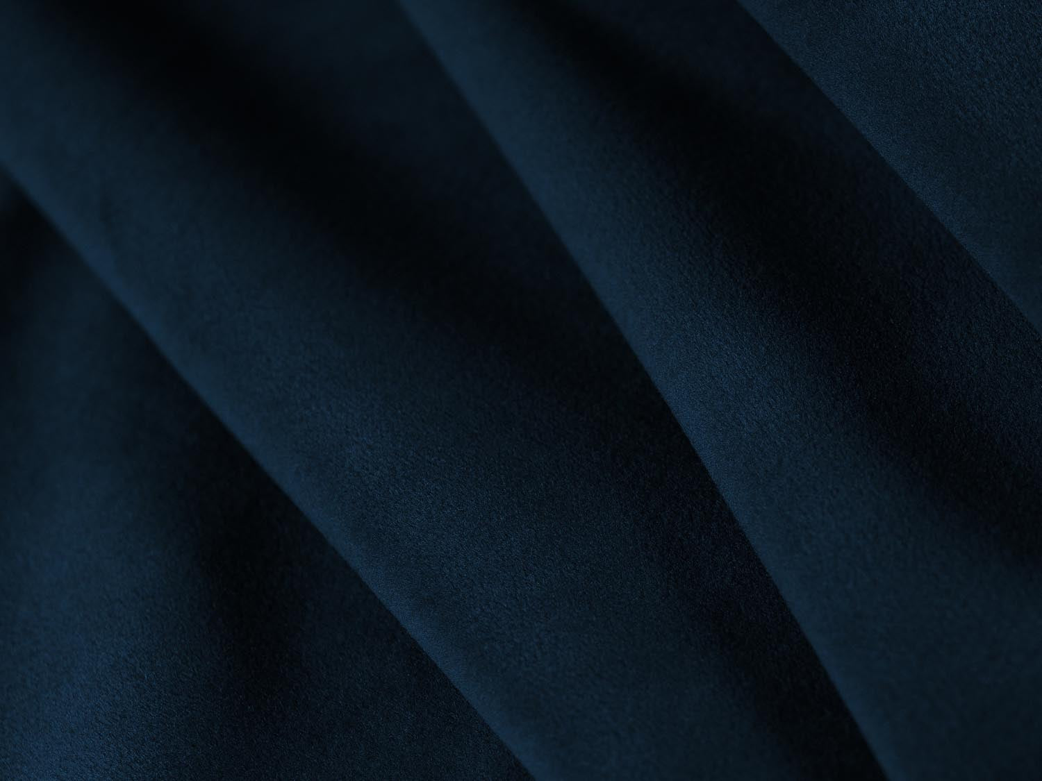 Elegantes Ecksofa in Royal Blue mit Velourbezug, 5-Sitzer, bietet Schlaffunktion und Stauraum für optimale Raumnutzung.