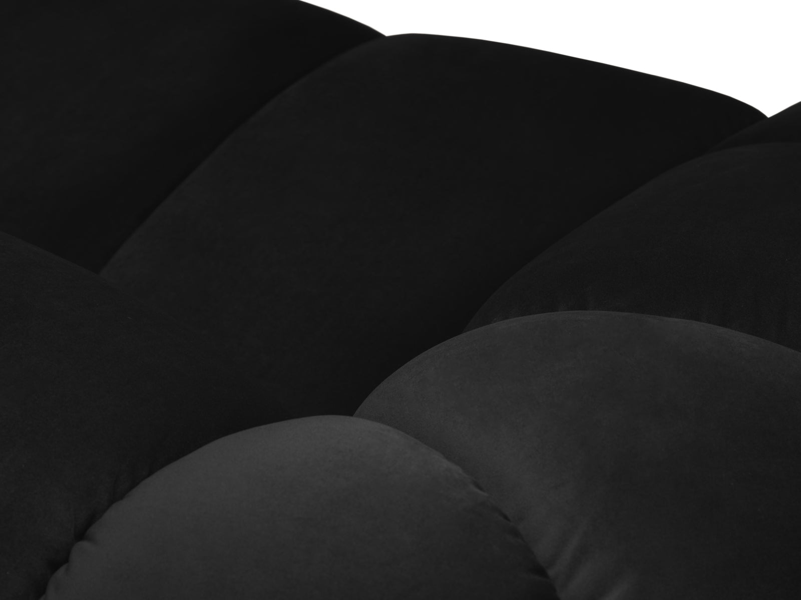 Elegantes, schwarzes Ecksofa im Velour-Stil von Micadoni, 4-Sitzer, ideal für stilvolle und komfortable Wohnräume.