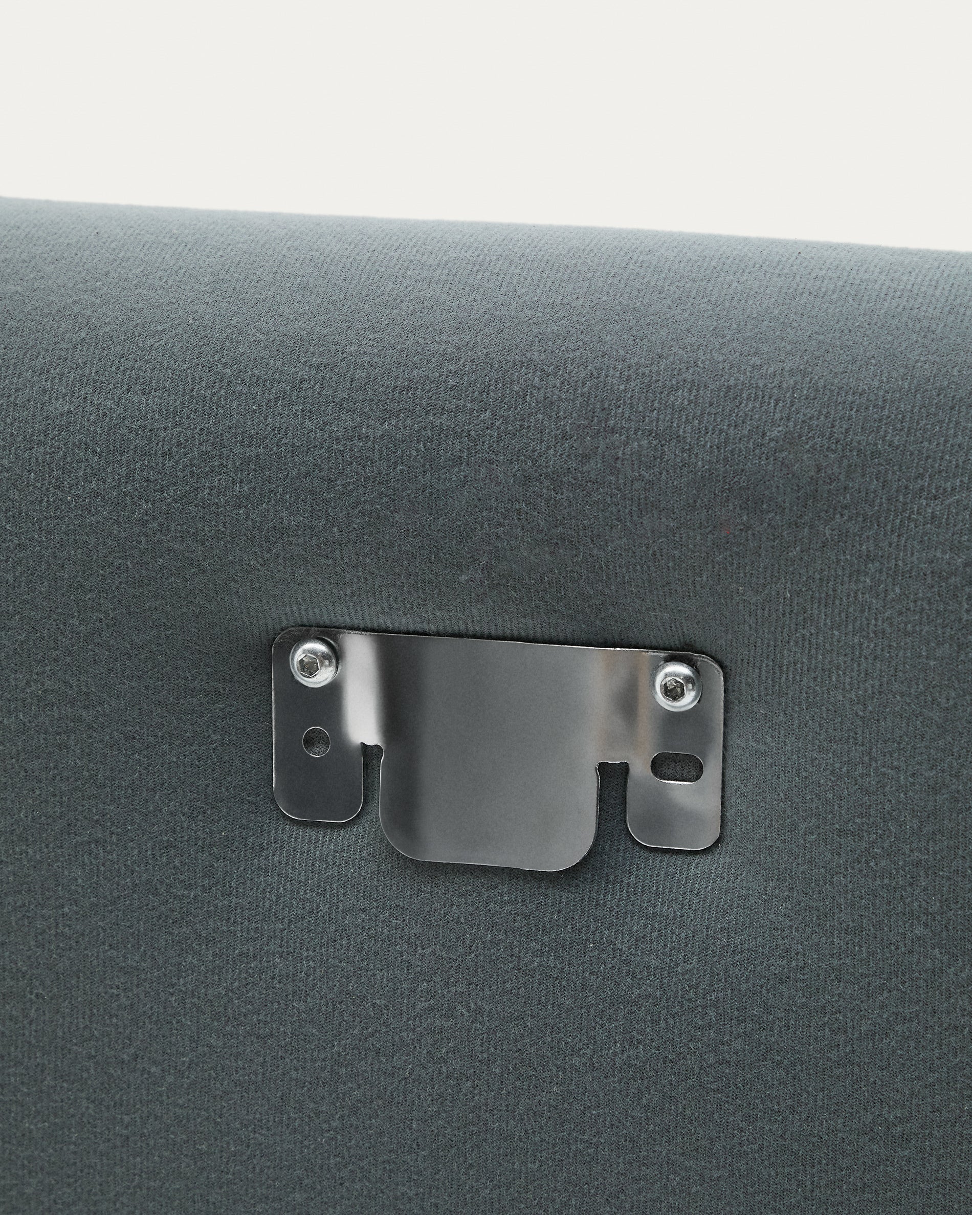 Elegantes Kopfteil Jaira in taupe, gefertigt aus Leinen und Baumwolle, ideal für 90 cm Betten, mit abnehmbarem Bezug für einfache Pflege.
