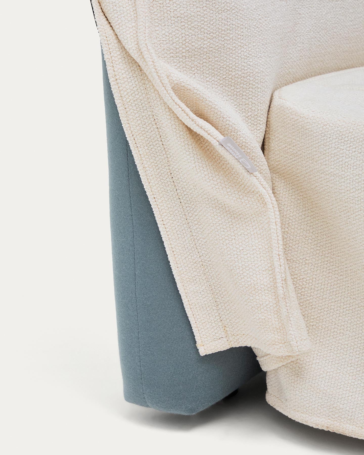 Stilvoller Kopfteilbezug Jaira aus hochwertigem, weichem Chenille in Weiß, perfekt für 160-cm-Betten und ein modernes Schlafzimmerdesign.