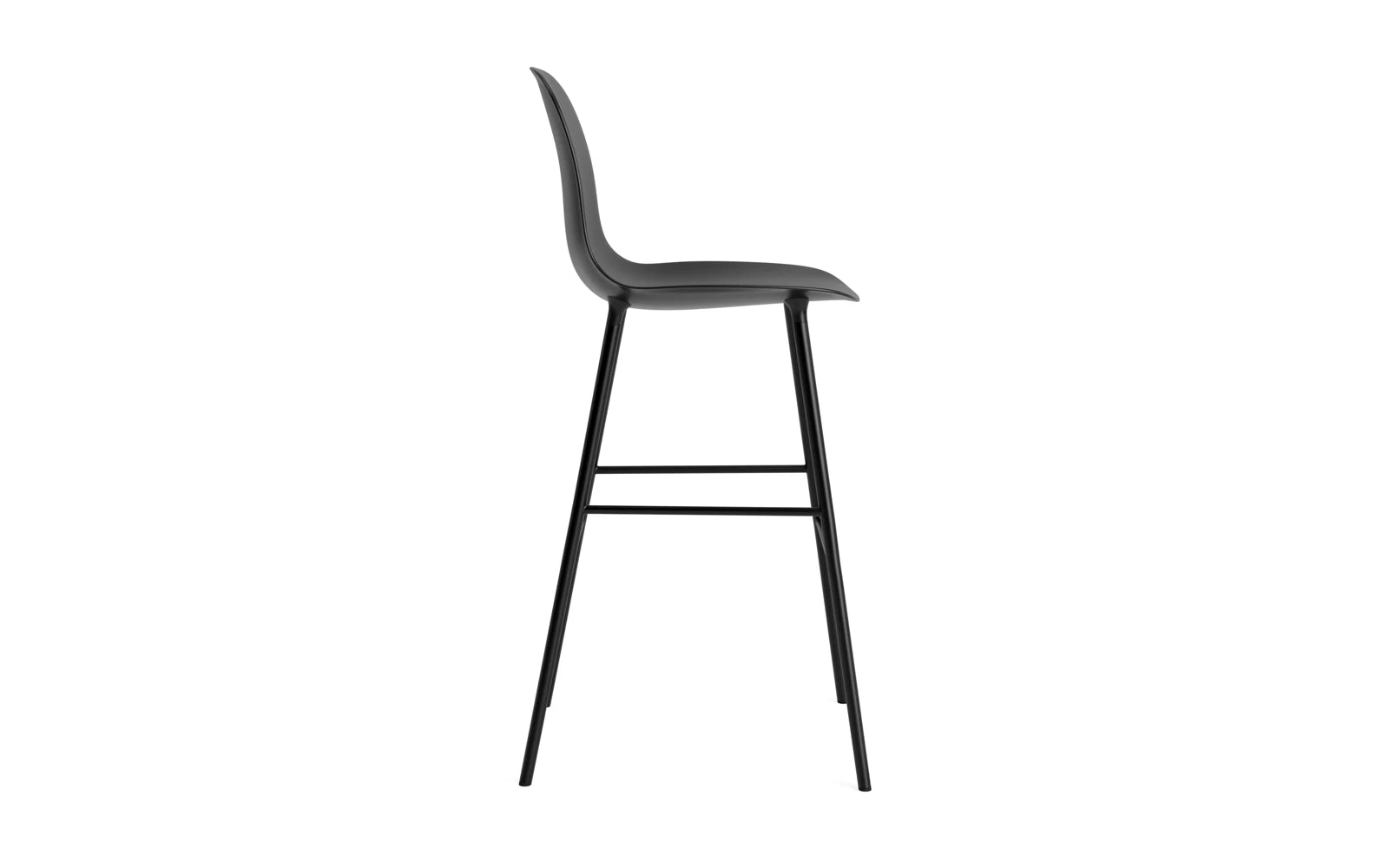 Der Form Barstuhl von Normann Copenhagen besticht durch sein elegantes Design und hohen Sitzkomfort – ideal für stilvolle Wohn- und Gastronomiebereiche.