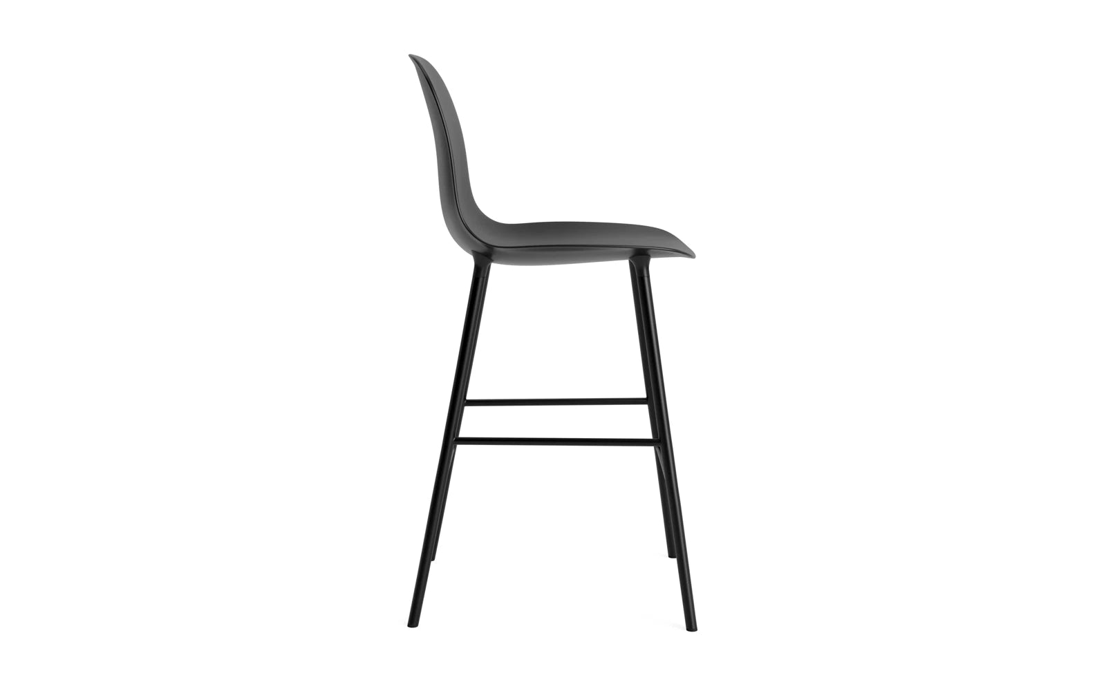 Eleganter Form Barstuhl von Normann Copenhagen, der durch seine klare Linienführung und hochwertige Verarbeitung besticht – ideal für moderne Bars und Küchen.