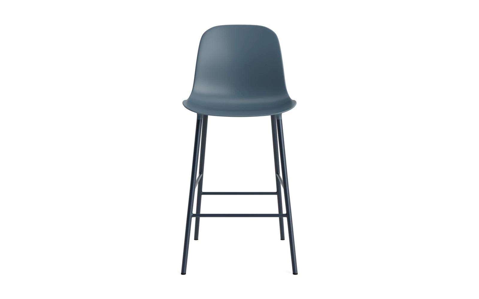 Entdecken Sie den eleganten Form Barstuhl von Normann Copenhagen, der modernes Design und hohen Sitzkomfort für jeden Raum vereint.