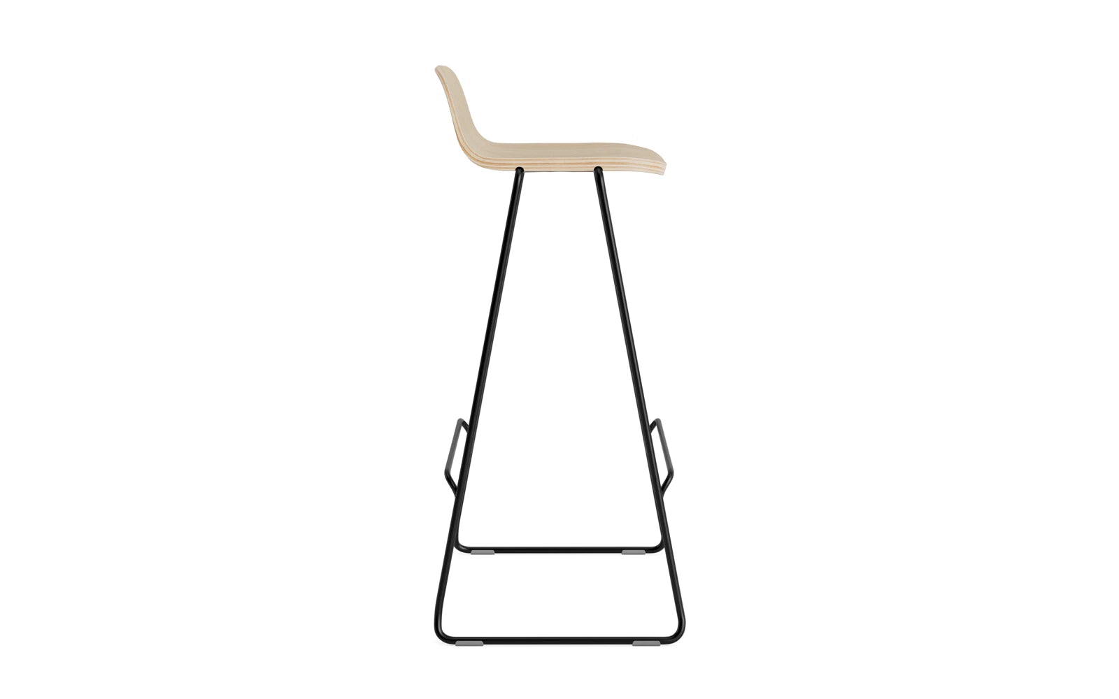 Entdecken Sie den Just Barhocker mit Lehne von Normann Copenhagen – ein stilvolles Möbelstück, das durch seine schlichte Eleganz und vielseitige Einsetzbarkeit besticht.