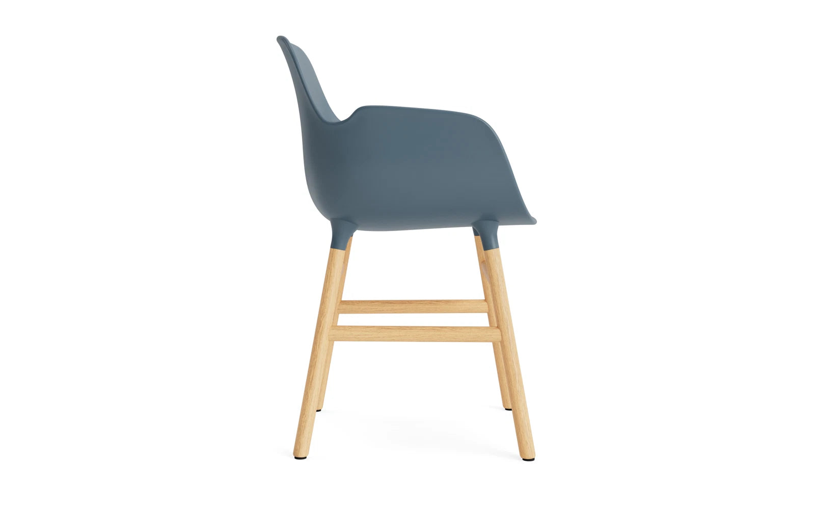 Eleganter Armlehnstuhl von Normann Copenhagen, der modernes Design mit hoher Bequemlichkeit vereint und jedem Raum einen stilvollen Akzent verleiht.