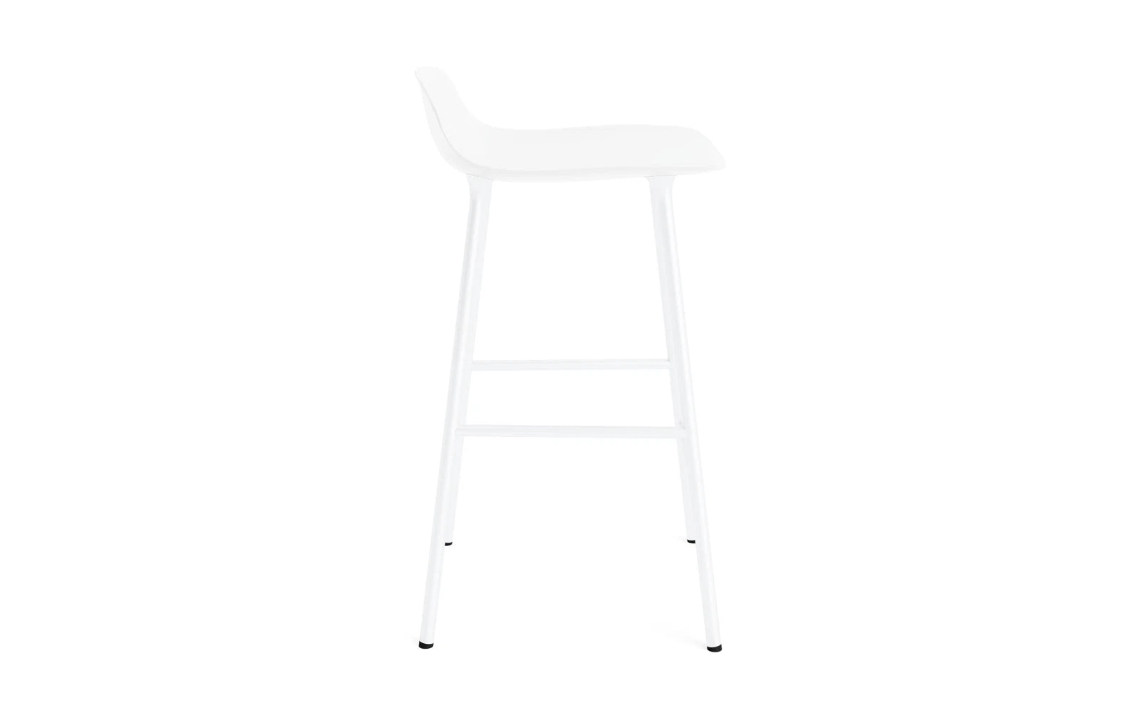 Moderner Form Barhocker von Normann Copenhagen, perfekt für stilvolle Bars und Küchen, bietet eine harmonische Kombination aus Funktionalität und Ästhetik.