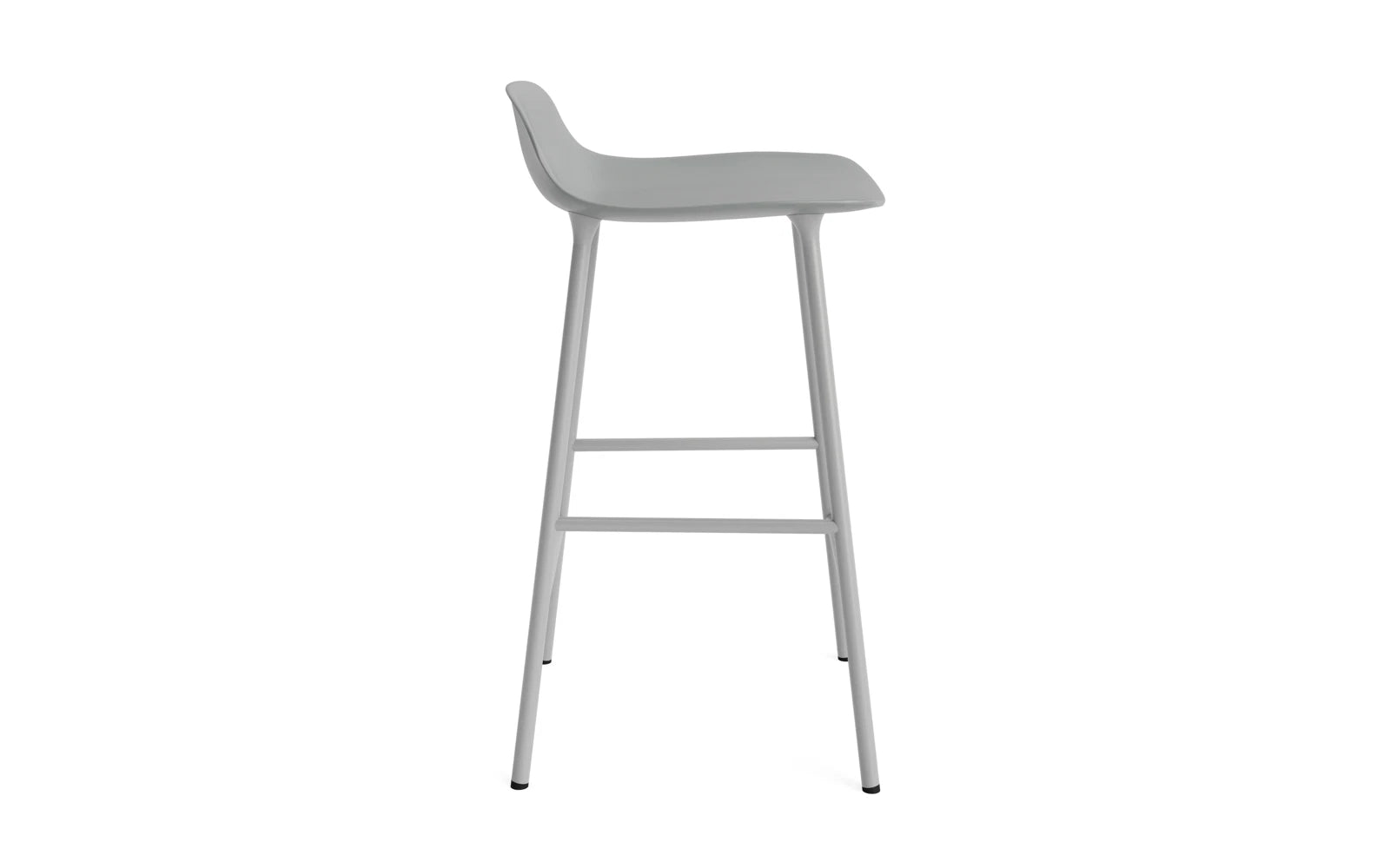 Moderner Form Barhocker von Normann Copenhagen, vereint stilvolles Design mit Funktionalität, perfekt für jede Bar oder Küche.