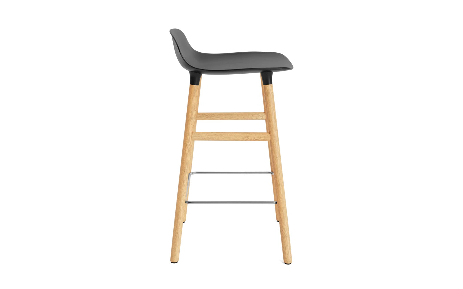 Entdecken Sie den Form Barhocker von Normann Copenhagen – ein elegantes Möbelstück, das Komfort und modernes Design perfekt vereint.