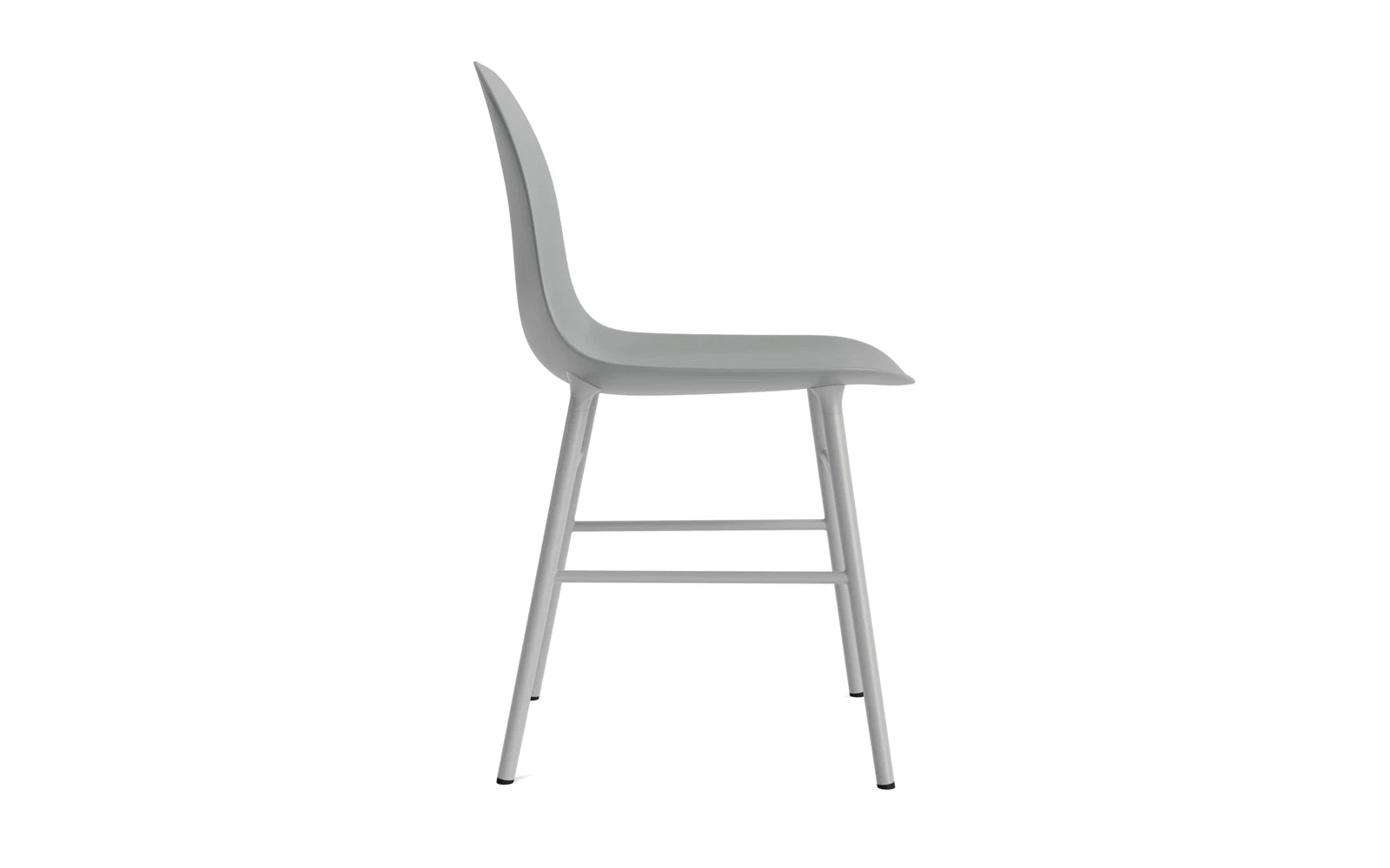 Stylischer Form Stuhl von Normann Copenhagen in Schwarz und Stahl, ideal für zeitgemäße Wohnräume und stilvolle Akzente.
