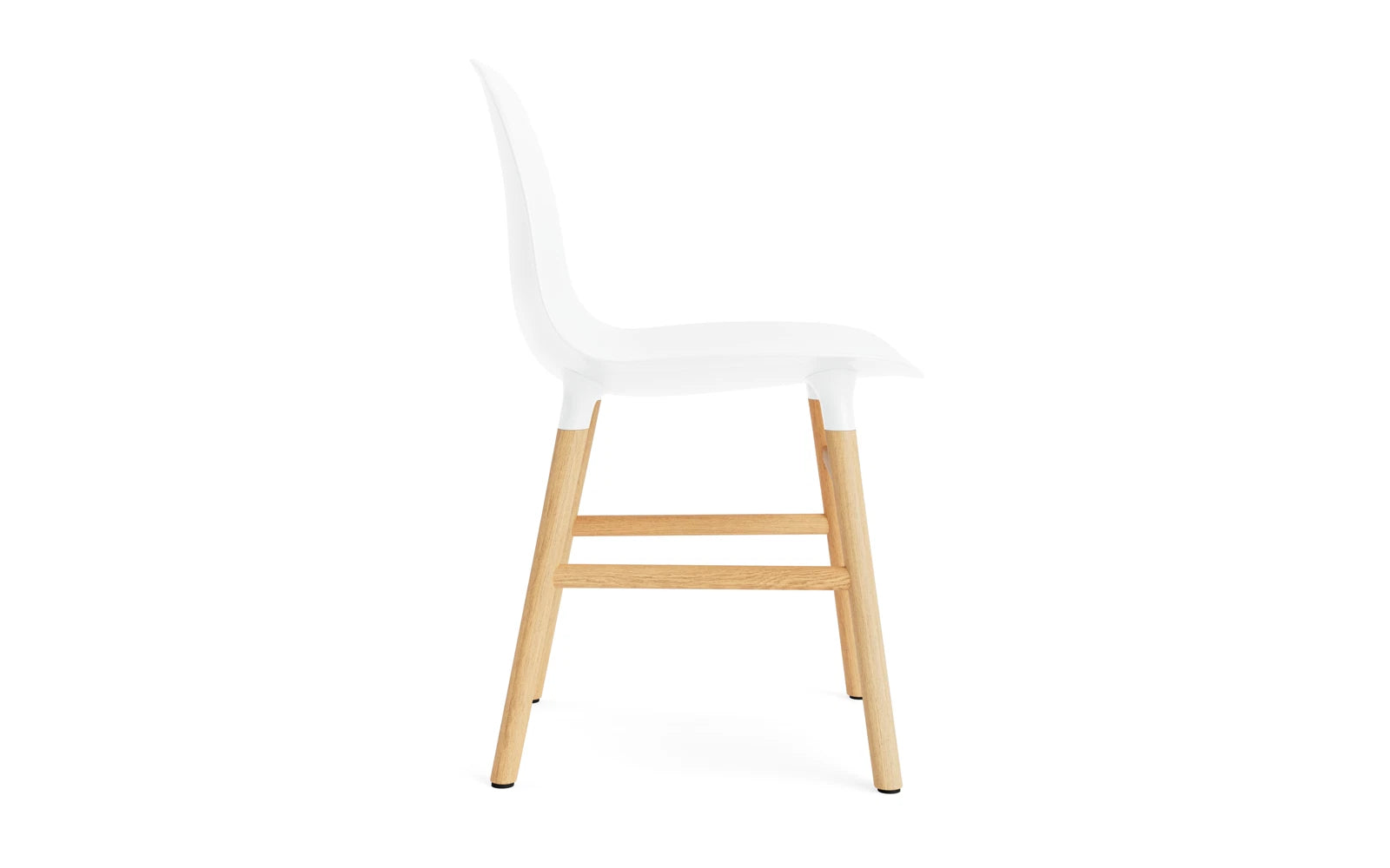 Eleganter Form Stuhl von Normann Copenhagen, der mit seinem minimalistischen Design und komfortablen Sitzfläche überzeugt, ideal für stilvolle Räume.