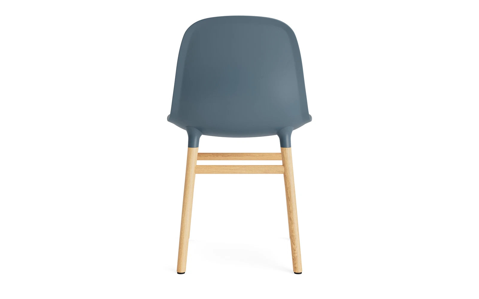 Stylischer Form Stuhl von Normann Copenhagen, der mit seinem zeitgemäßen Design und der exzellenten Verarbeitung jedem Interieur einen Hauch von Eleganz verleiht.