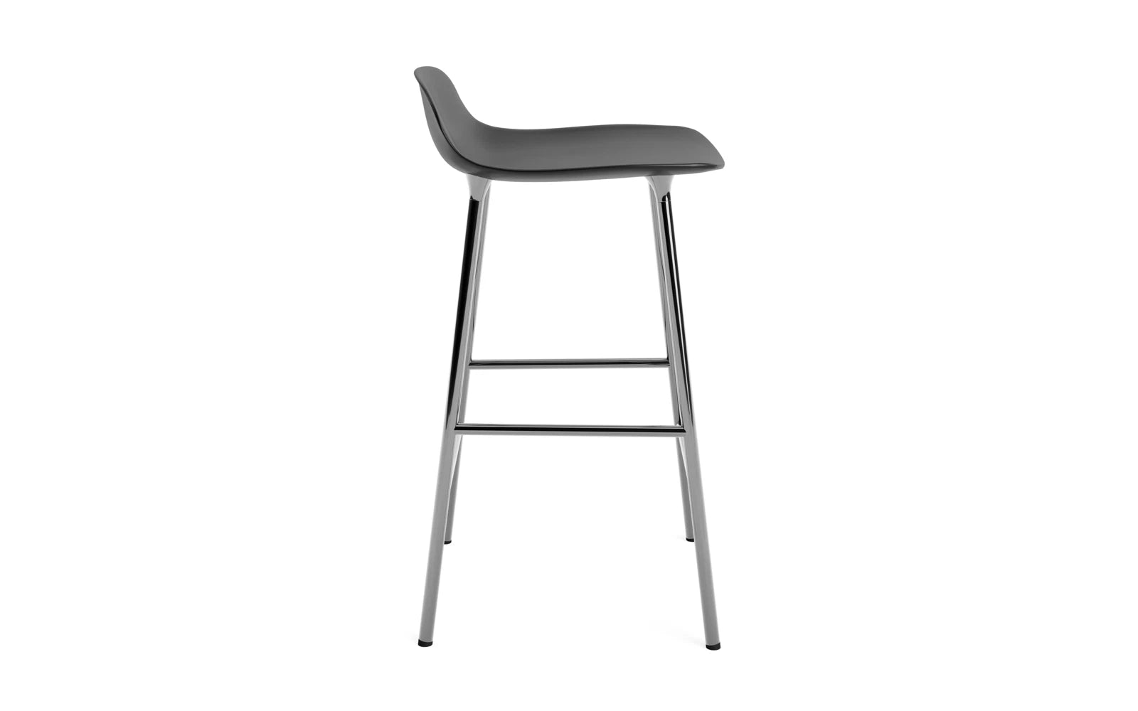 Eleganter Form Barhocker von Normann Copenhagen, der durch seine geschwungene Form und hochwertige Verarbeitung besticht – perfekt für stilvolle Räume.