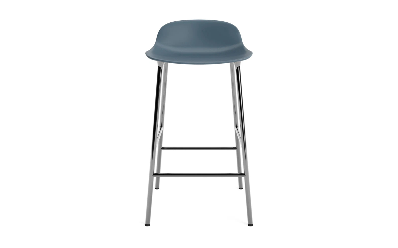 Erleben Sie den Form Barhocker von Normann Copenhagen – ein elegantes Möbelstück, das modernes Design mit optimalem Komfort vereint.