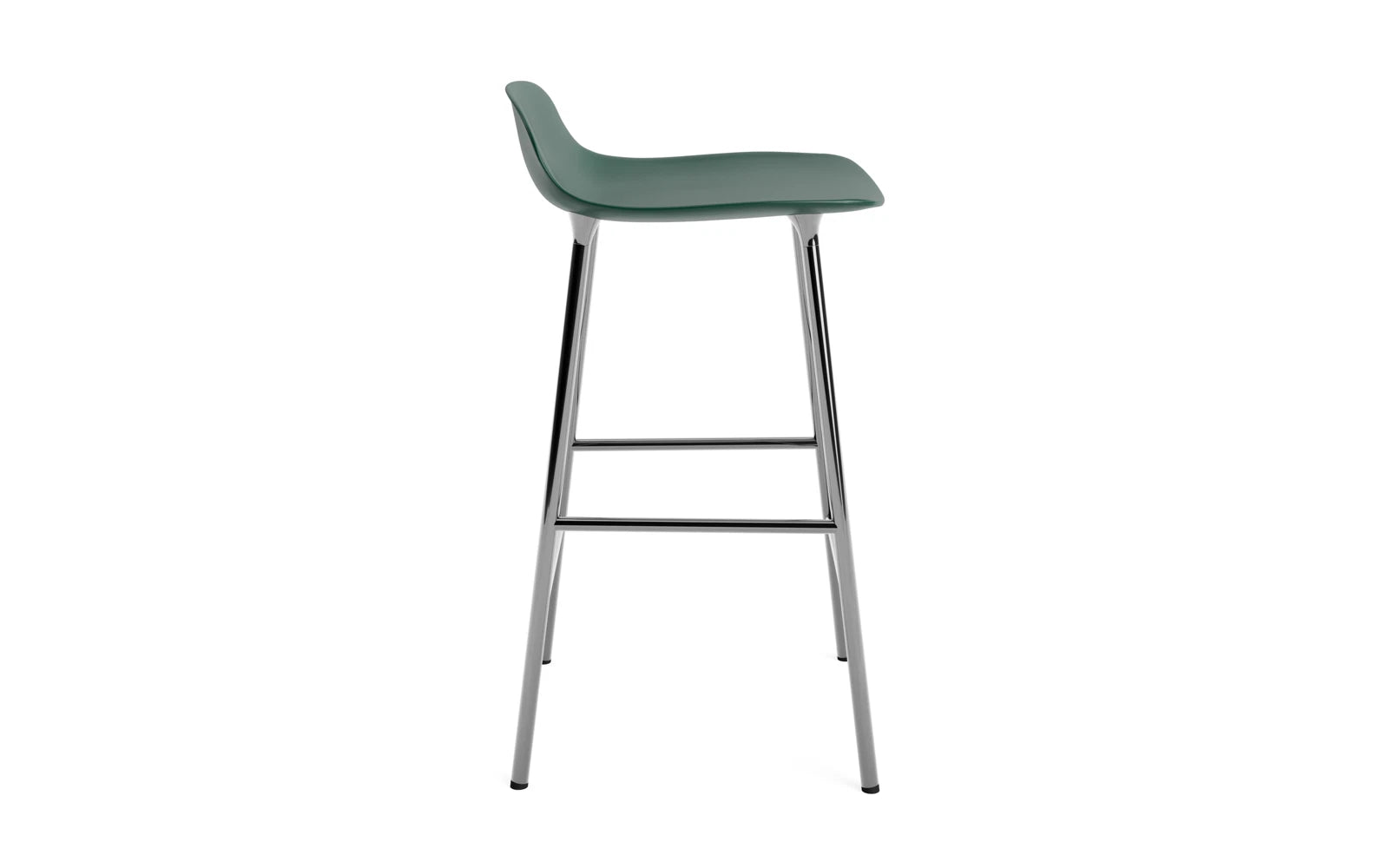 Eleganter Form Barhocker von Normann Copenhagen in Weiß, ideal für stilvolle Bars und Küchen, vereint Komfort und modernes Design.