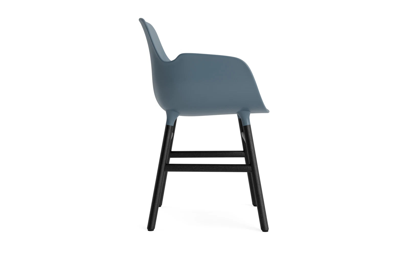 Stylischer Form Armlehnstuhl von Normann Copenhagen, der durch seine zeitgemäße Ästhetik und bequeme Polsterung besticht.