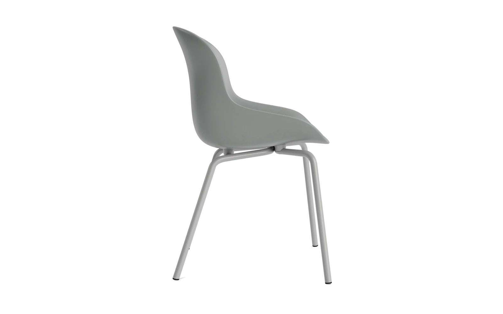 Eleganter Hyg Stuhl von Normann Copenhagen, der durch seine geschwungene Form und minimalistisches Design besticht und jeden Raum aufwertet.