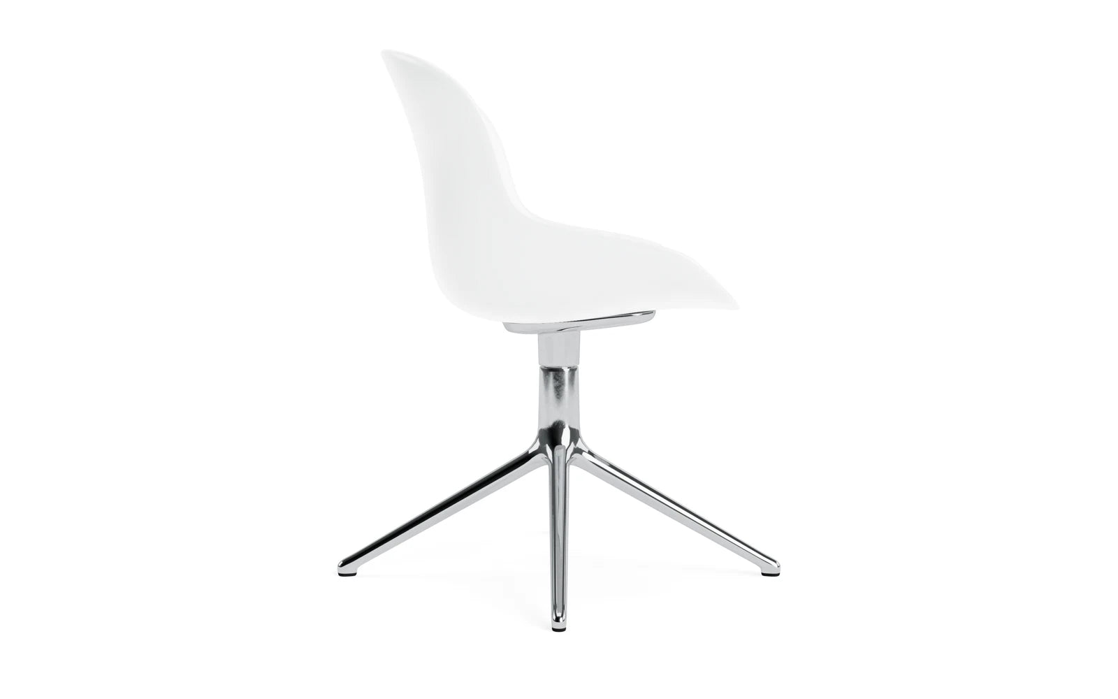 Eleganter Hyg Drehstuhl von Normann Copenhagen, der durch seine geschwungene Form und hochwertige Verarbeitung sowohl Komfort als auch Stil bietet.