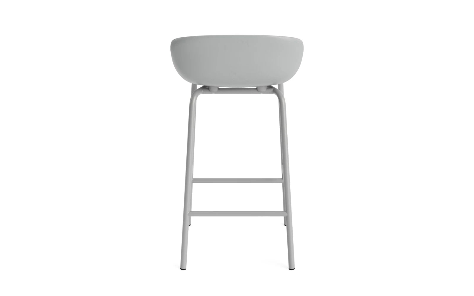 Erleben Sie den Hyg Barhocker von Normann Copenhagen: Eleganz und Funktionalität vereinen sich in diesem skandinavischen Designhighlight.