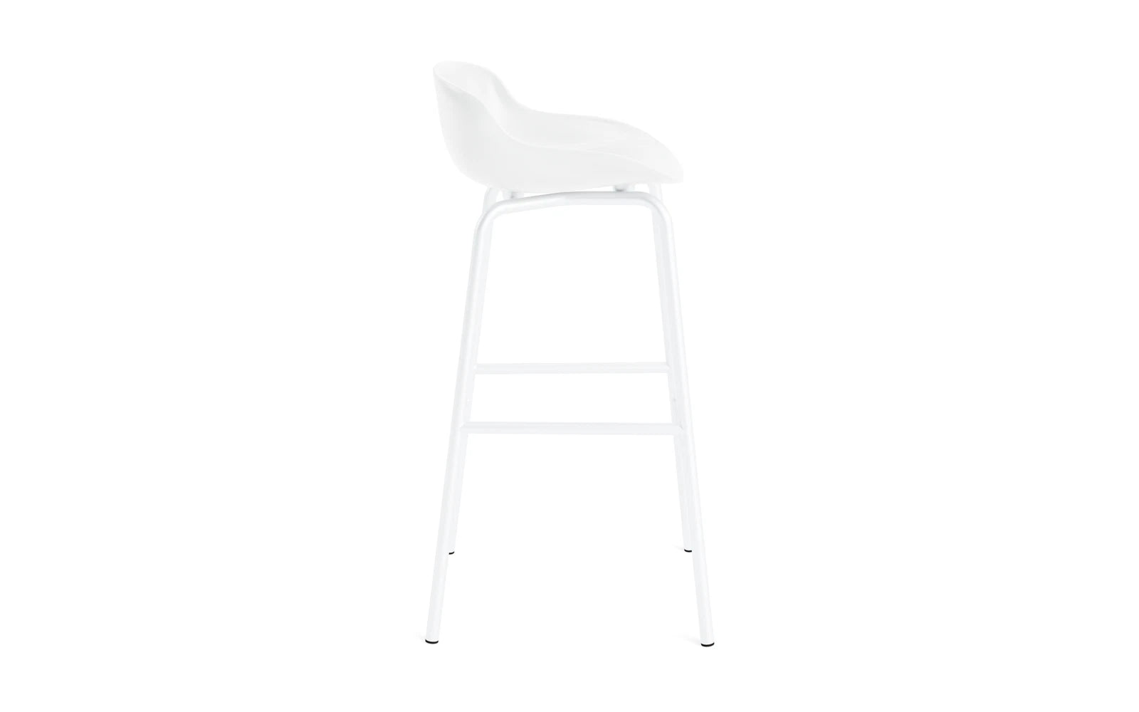 Moderner Hyg Barhocker von Normann Copenhagen in zeitlosem Grau, perfekt für elegante Bar- und Kücheneinrichtungen, bietet hohen Sitzkomfort.