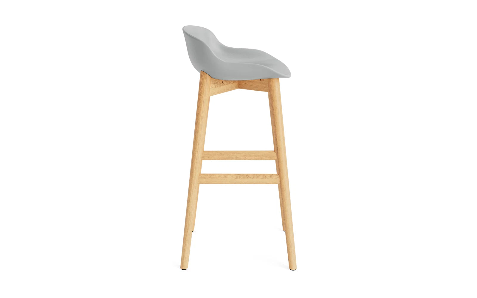 Stylischer Hyg Barhocker in Eiche Grau von Normann Copenhagen, perfekt für stilvolle Wohnräume und gemütliche Barbereiche.