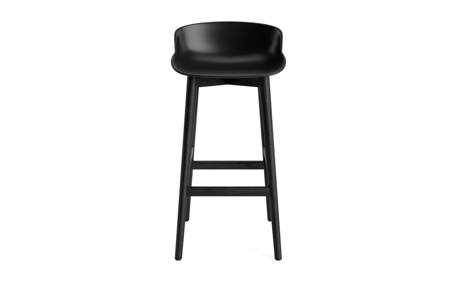 Erleben Sie den Hyg Barhocker 75 cm in edler schwarzer Eiche und Schwarz von Normann Copenhagen – der Inbegriff von skandinavischer Gemütlichkeit und Stil.