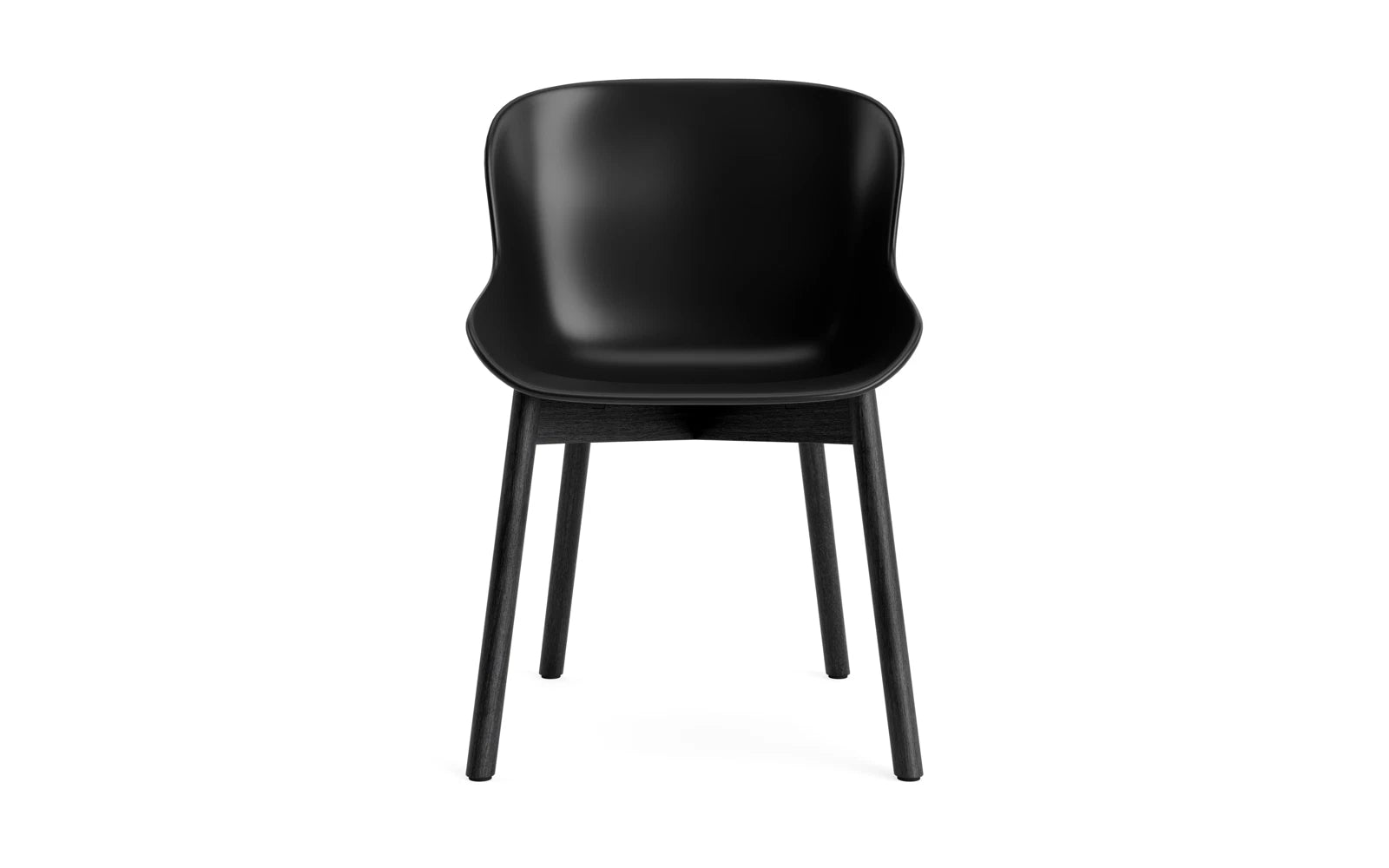 Erleben Sie den Hyg Stuhl in schwarzer Eiche von Normann Copenhagen – ein elegantes Designstück, das Gemütlichkeit und Stil vereint.