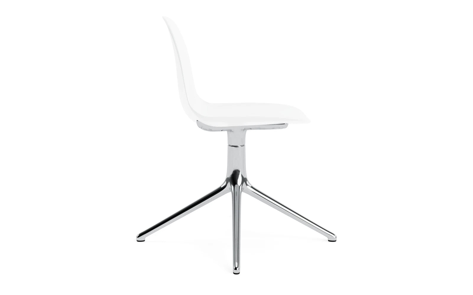 Moderner Form Drehstuhl von Normann Copenhagen, der durch seine geschwungene Form und komfortable Polsterung besticht.