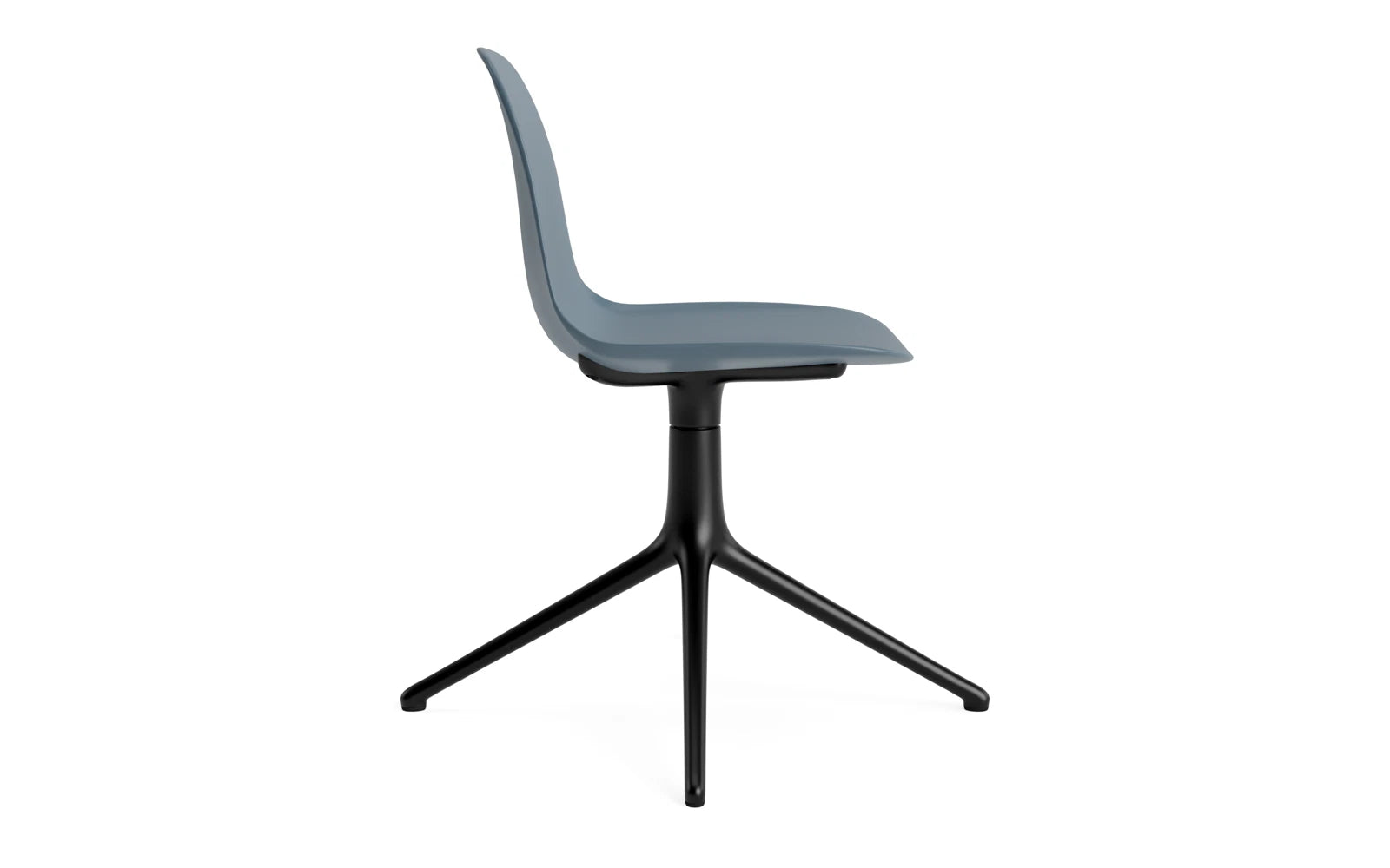 Eleganter Form Drehstuhl von Normann Copenhagen, perfekt für kreative Arbeitsumgebungen, kombiniert Komfort mit zeitgemäßem Stil.