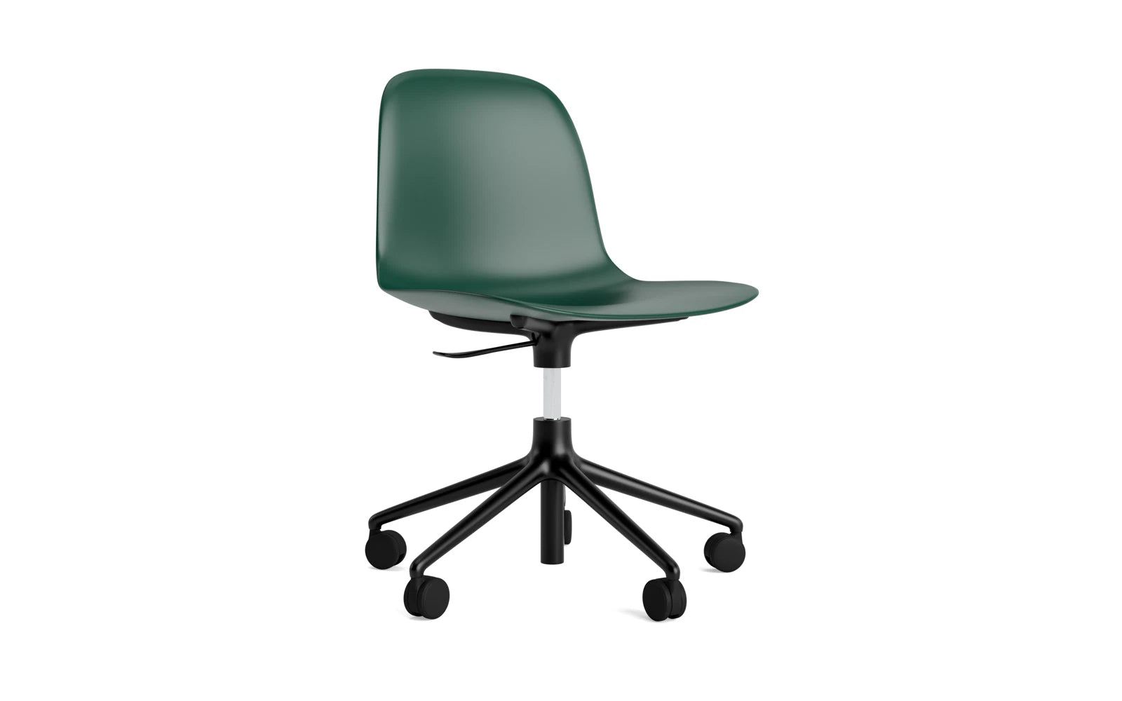 Eleganter Drehstuhl mit Rollen von Normann Copenhagen, vereint modernes Design und Funktionalität für ein komfortables Arbeitsumfeld.
