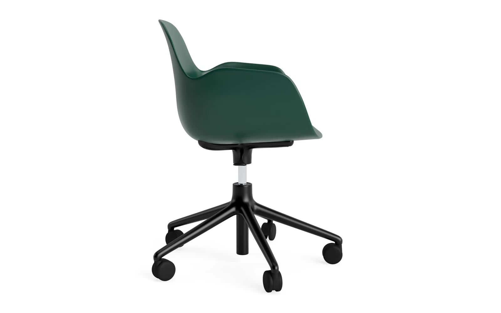 Moderner Bürostuhl mit Armlehnen und Rollen von Normann Copenhagen, ideal für stilvolle Arbeitsplätze und kreatives Arbeiten.