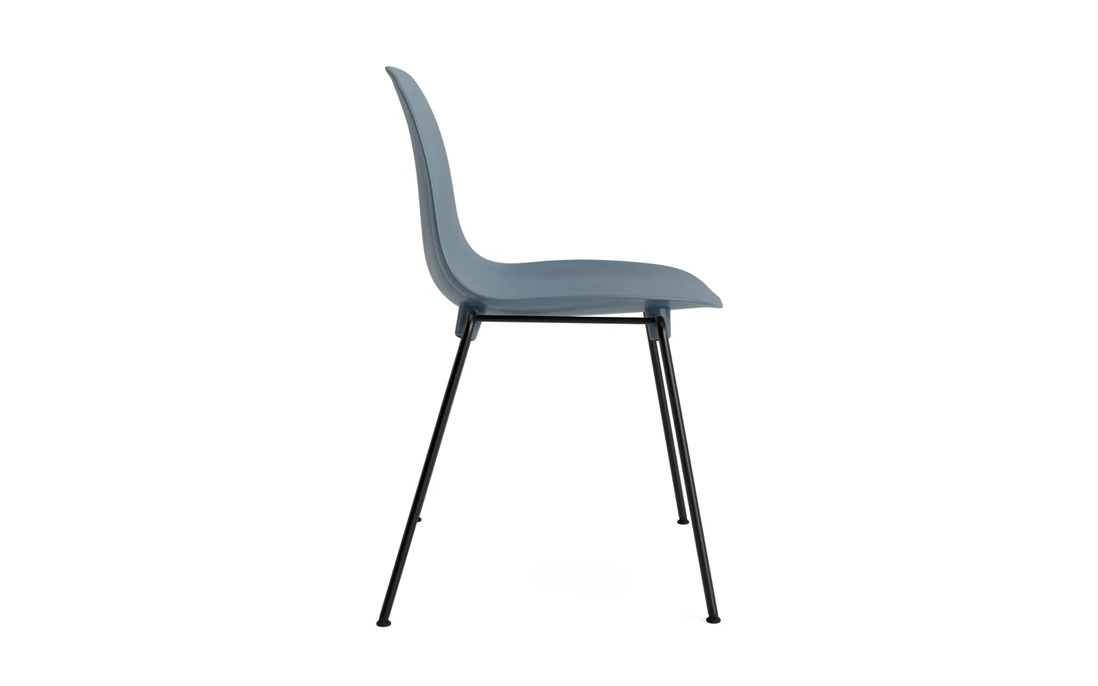 Eleganter Stapelstuhl von Normann Copenhagen, der durch minimalistisches Design und vielseitige Einsatzmöglichkeiten überzeugt.