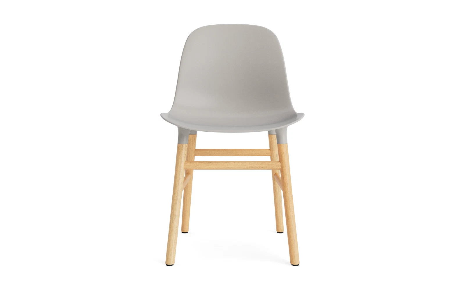 Erleben Sie den Form Stuhl in Warmem Grau/Eiche von Normann Copenhagen – ein elegantes Beispiel für skandinavisches Design und Komfort.