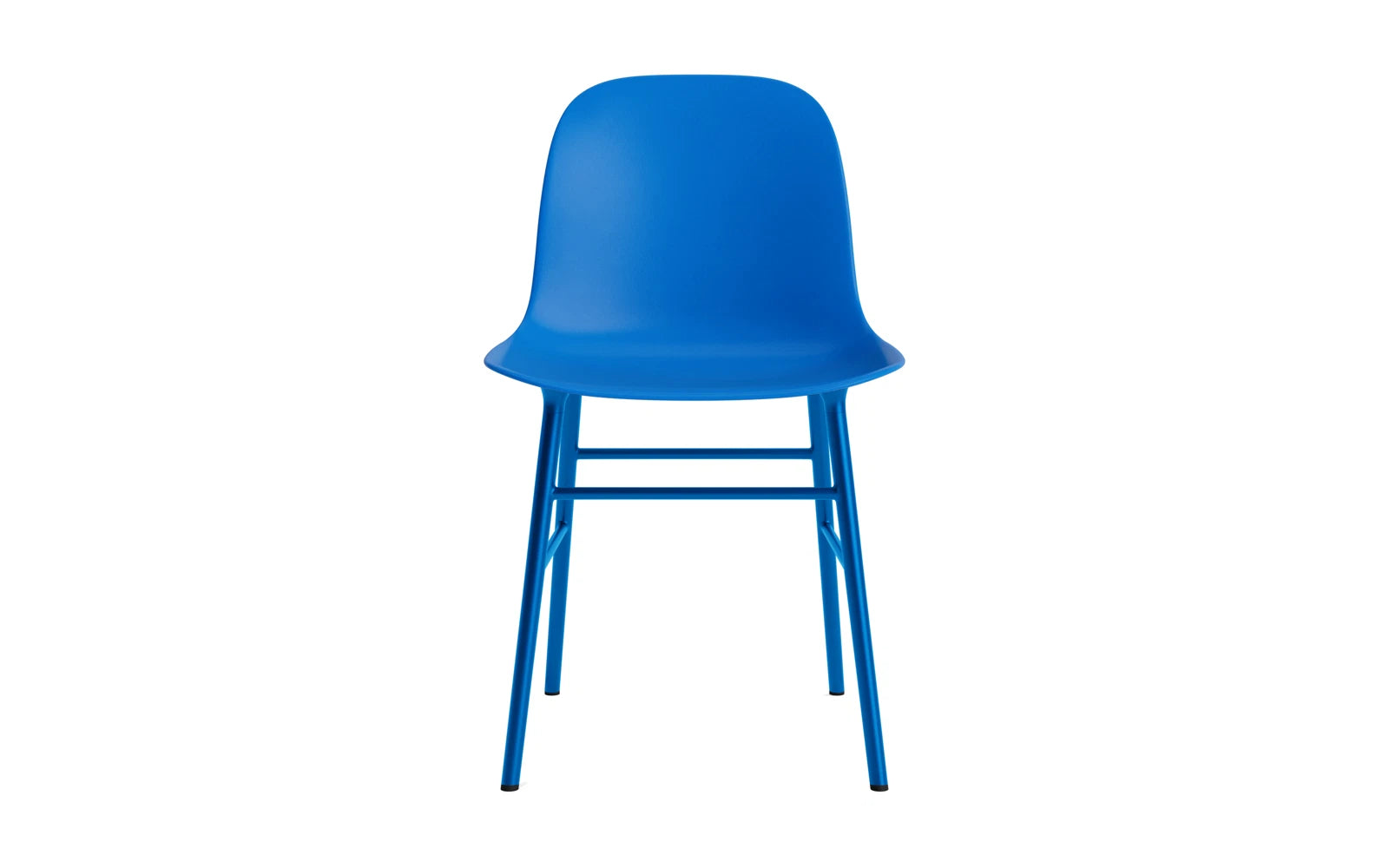 Entdecken Sie den Form Stuhl in leuchtendem Blau von Normann Copenhagen – ein stilvolles Möbelstück, das jedem Raum einen modernen Akzent verleiht.