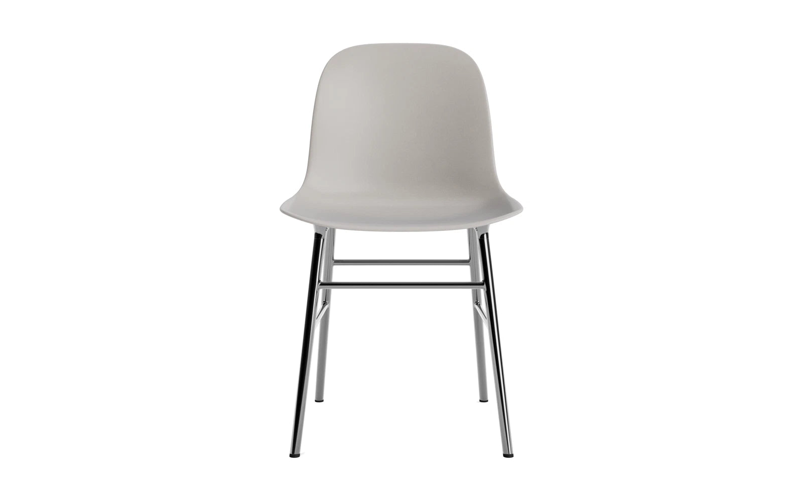 Erleben Sie den Form Stuhl in Warmem Grau mit stilvollem Chromgestell von Normann Copenhagen – ein harmonisches Design für Ihr Zuhause.