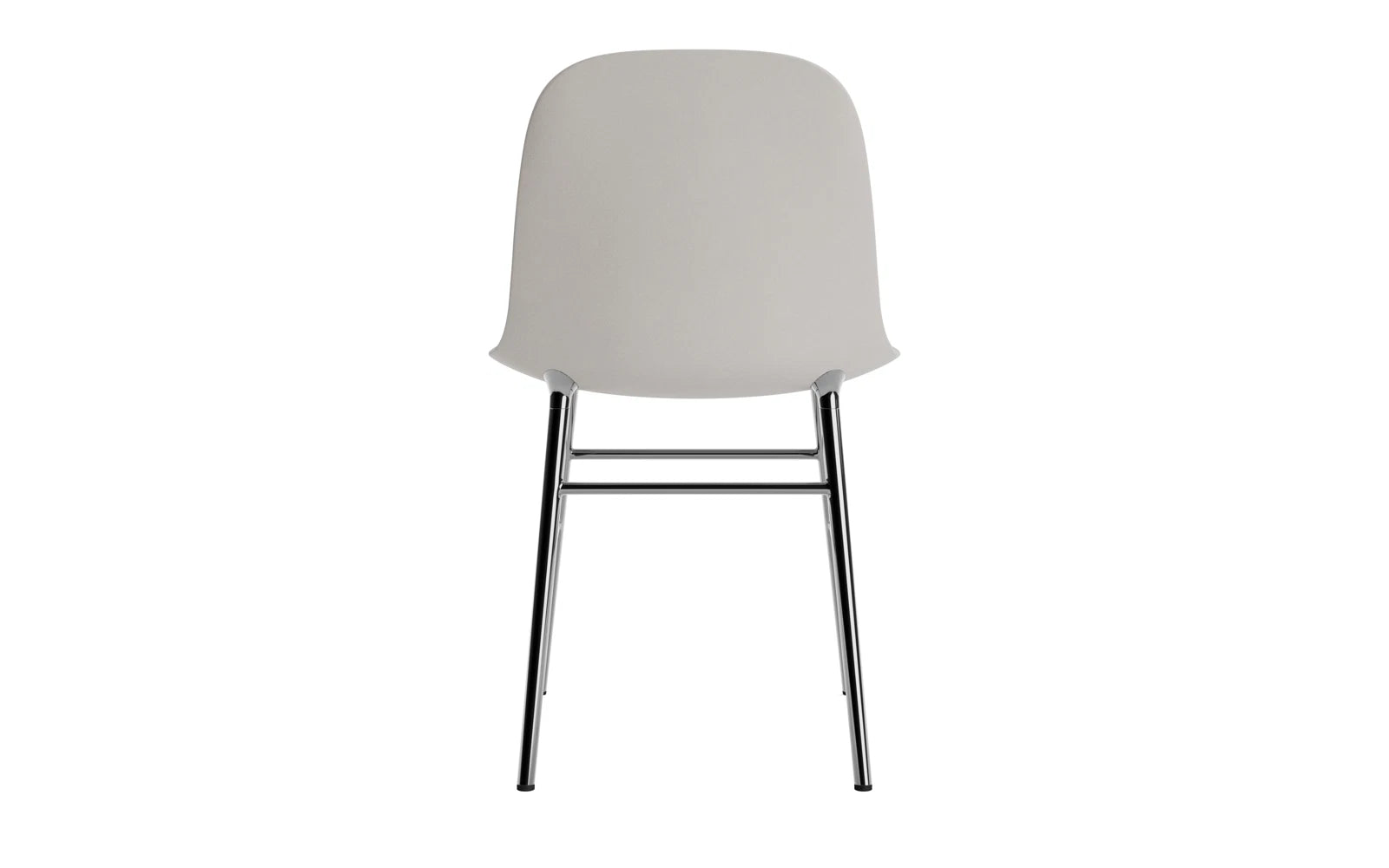 Erleben Sie den Form Stuhl in Warmem Grau mit Chromgestell von Normann Copenhagen – ein harmonisches Zusammenspiel aus modernem Design und Funktionalität.